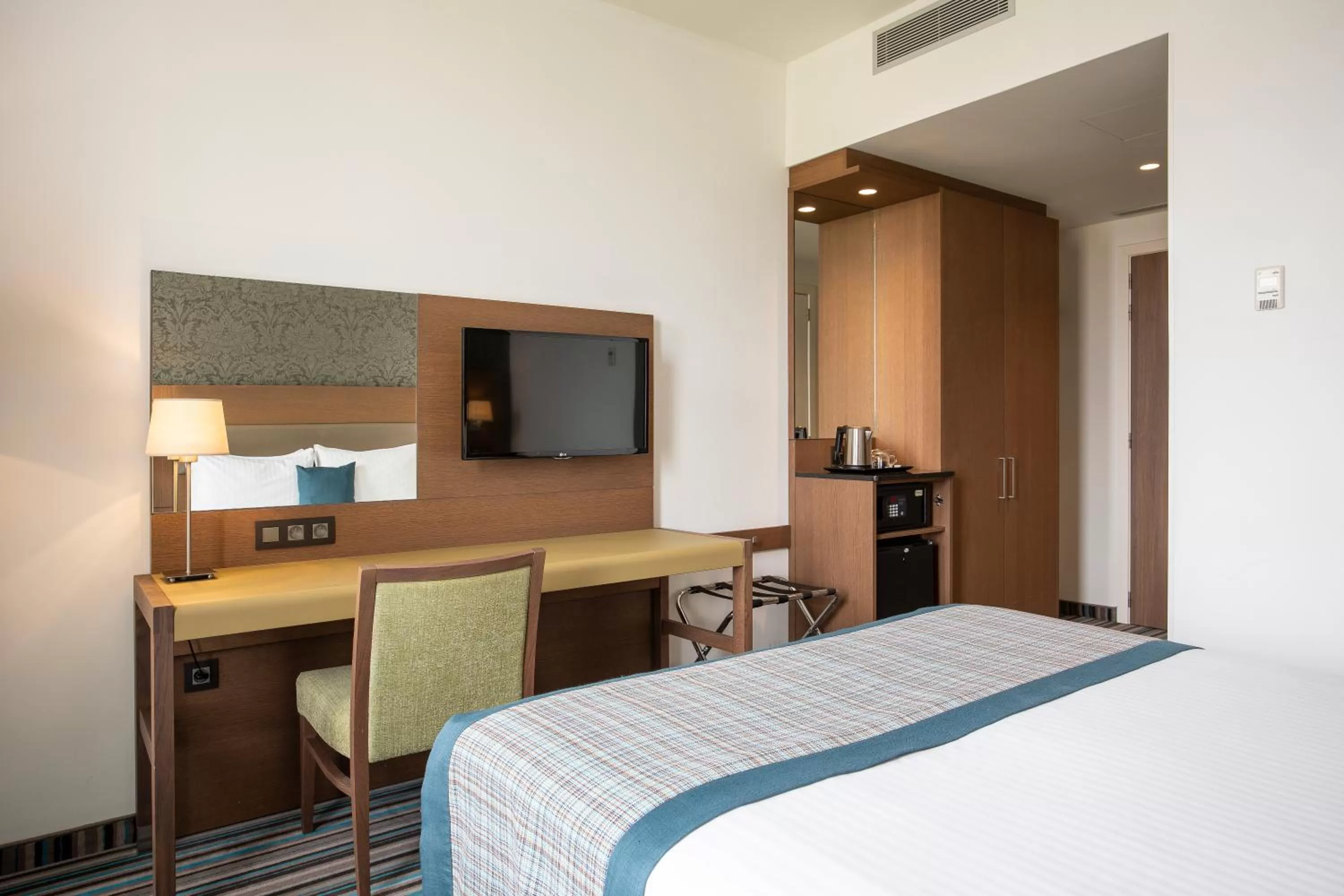 Bedroom, Bed in Leopold Hotel Oudenaarde