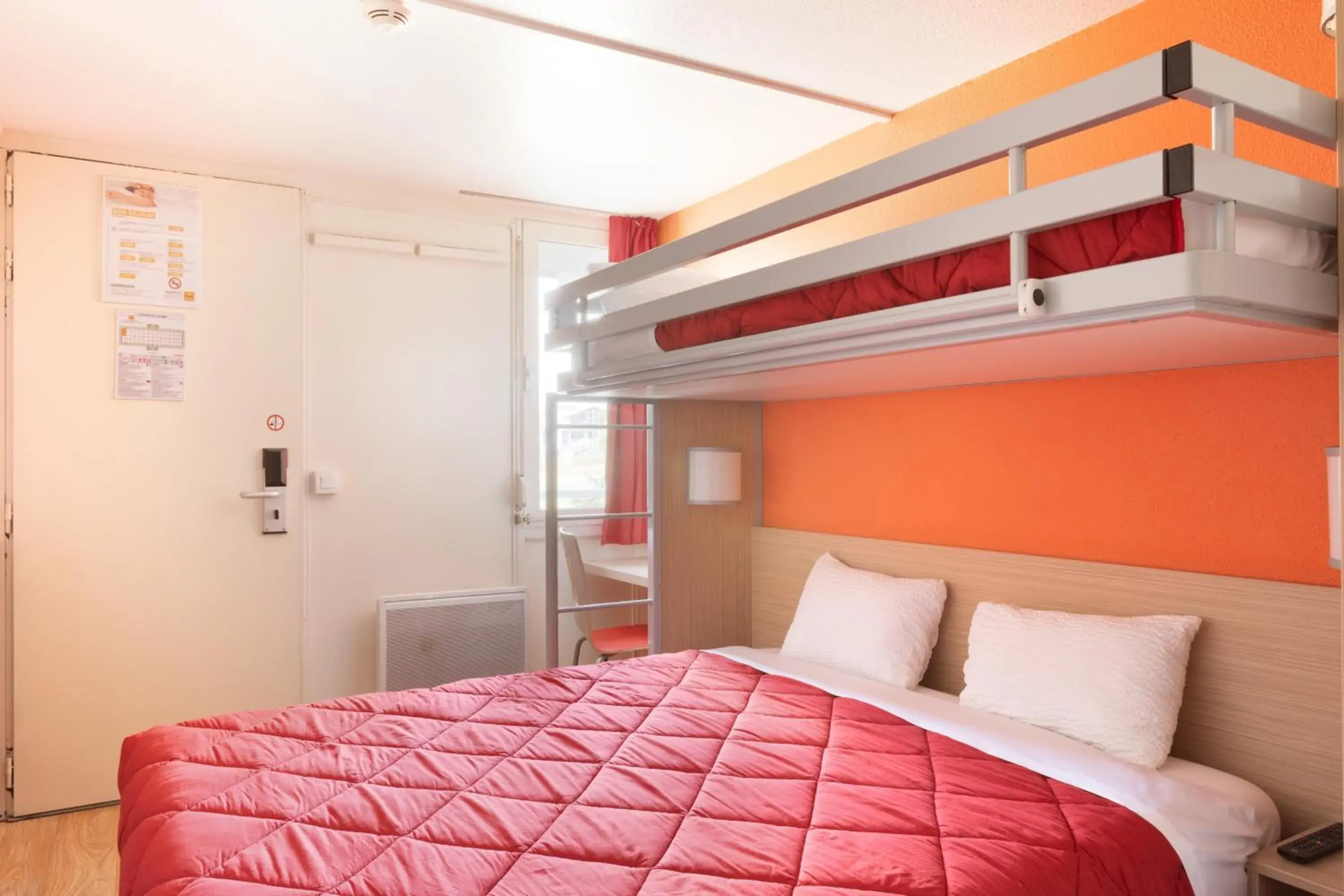 Photo of the whole room, Bunk Bed in Première Classe Châlons-en-Champagne