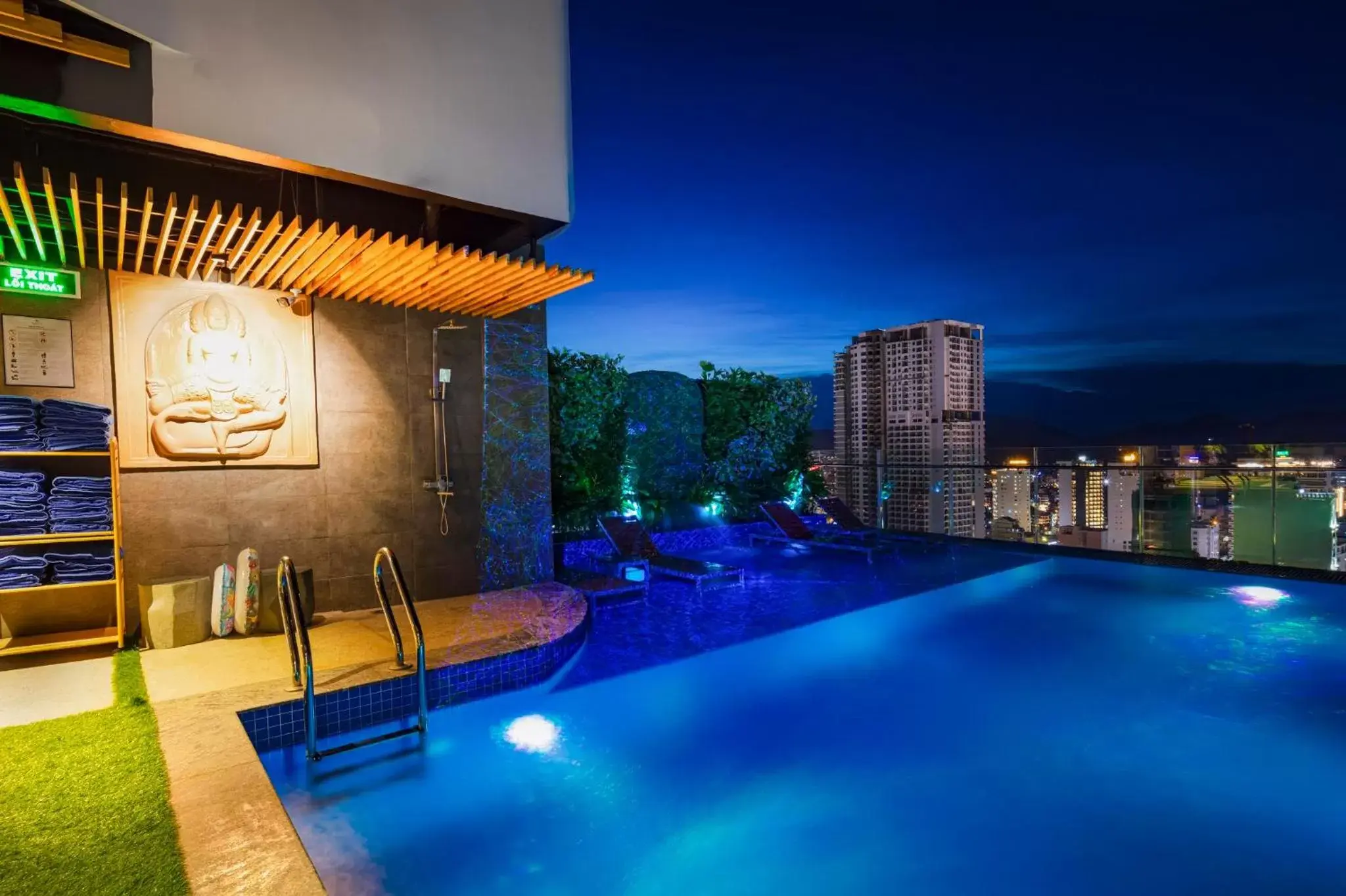 Swimming pool in Erica Nha Trang Hotel Swimming pool in Erica Nha Trang Hotel