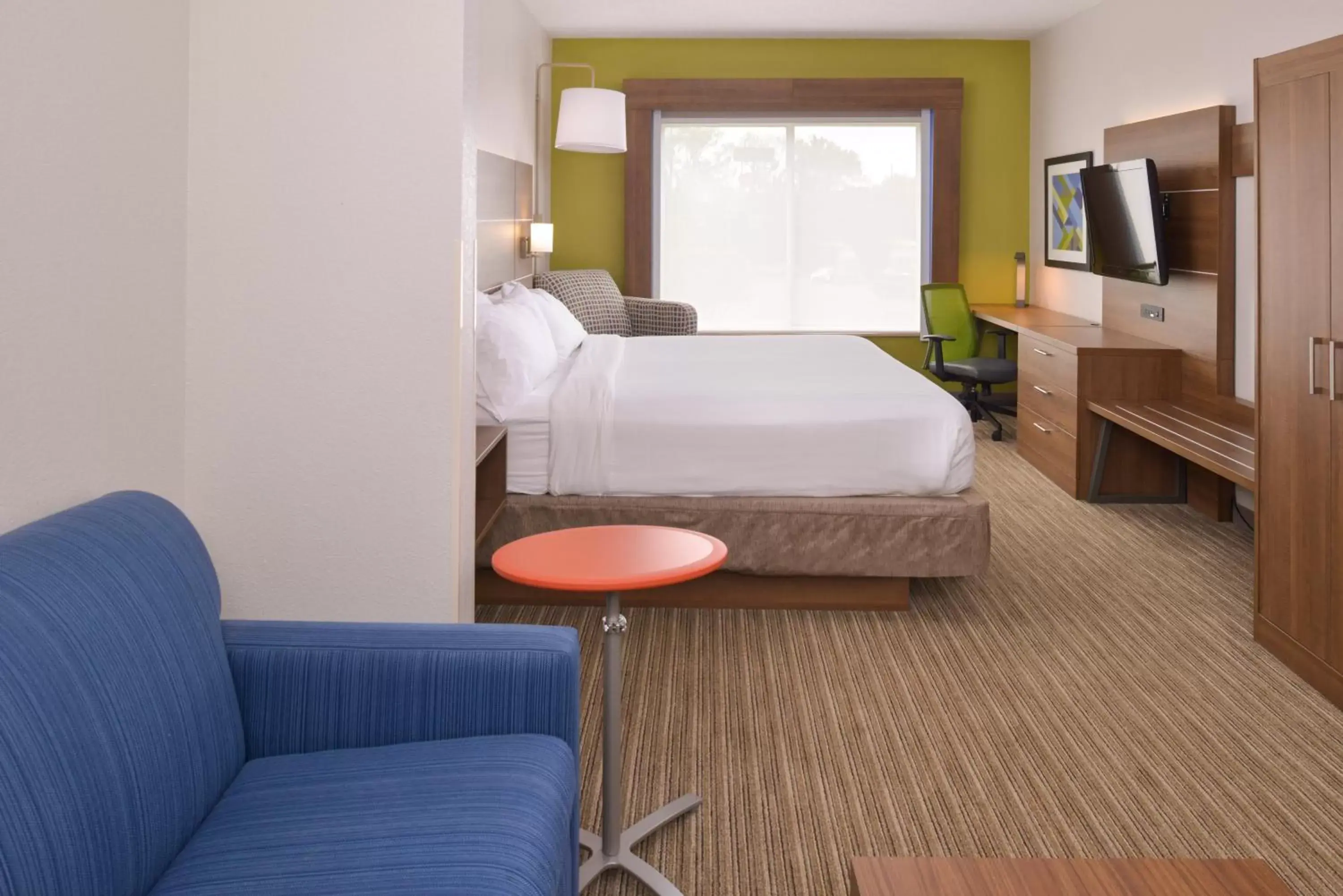 Photo of the whole room, Bed in Holiday Inn Express Hotel & Suites Chattanooga -East Ridge, an IHG Hotel