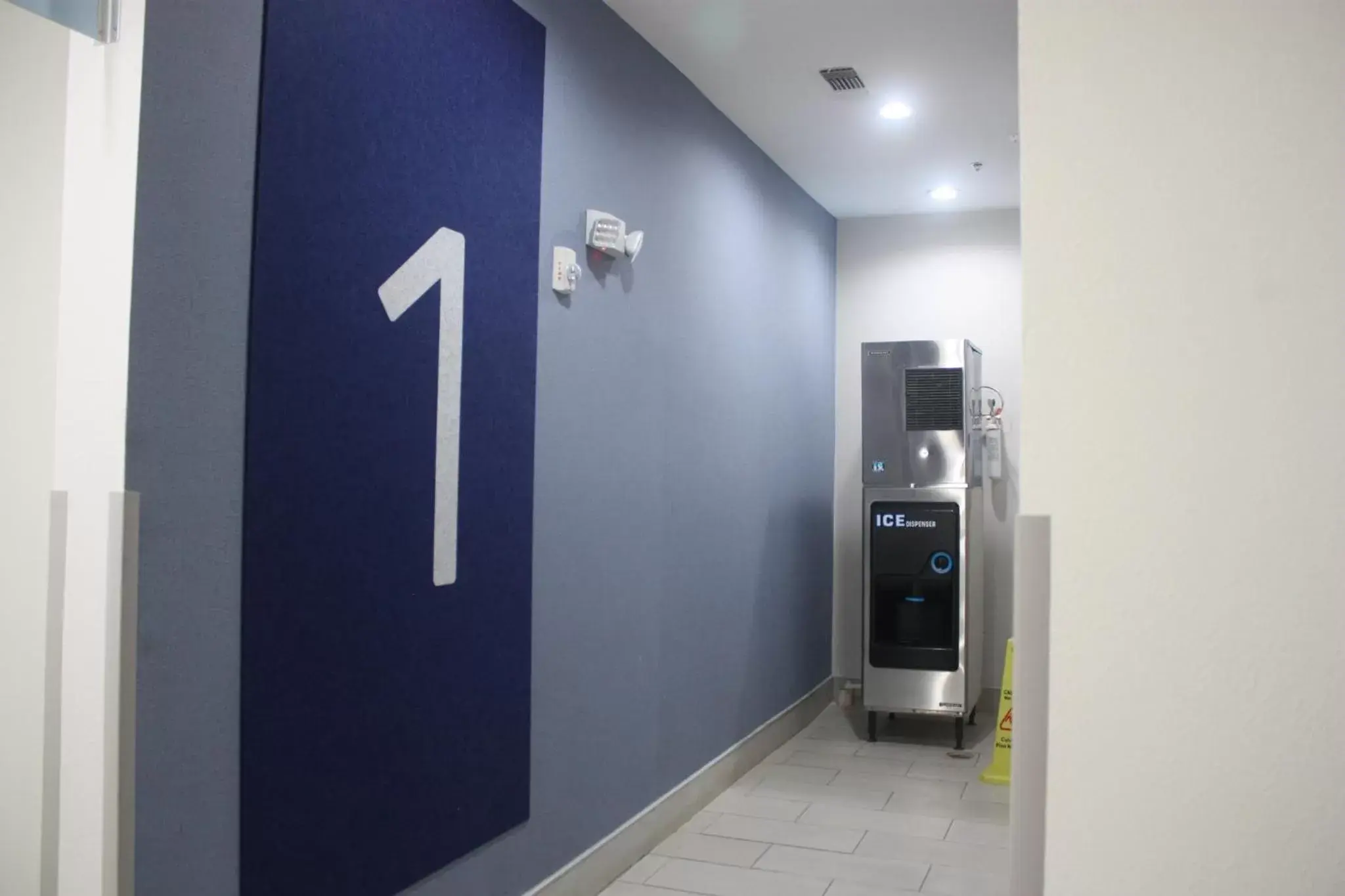 Lobby or reception in Holiday Inn Express Hotel & Suites Shamrock North by IHG Lobby or reception in Holiday Inn Express Hotel & Suites Shamrock North by IHG