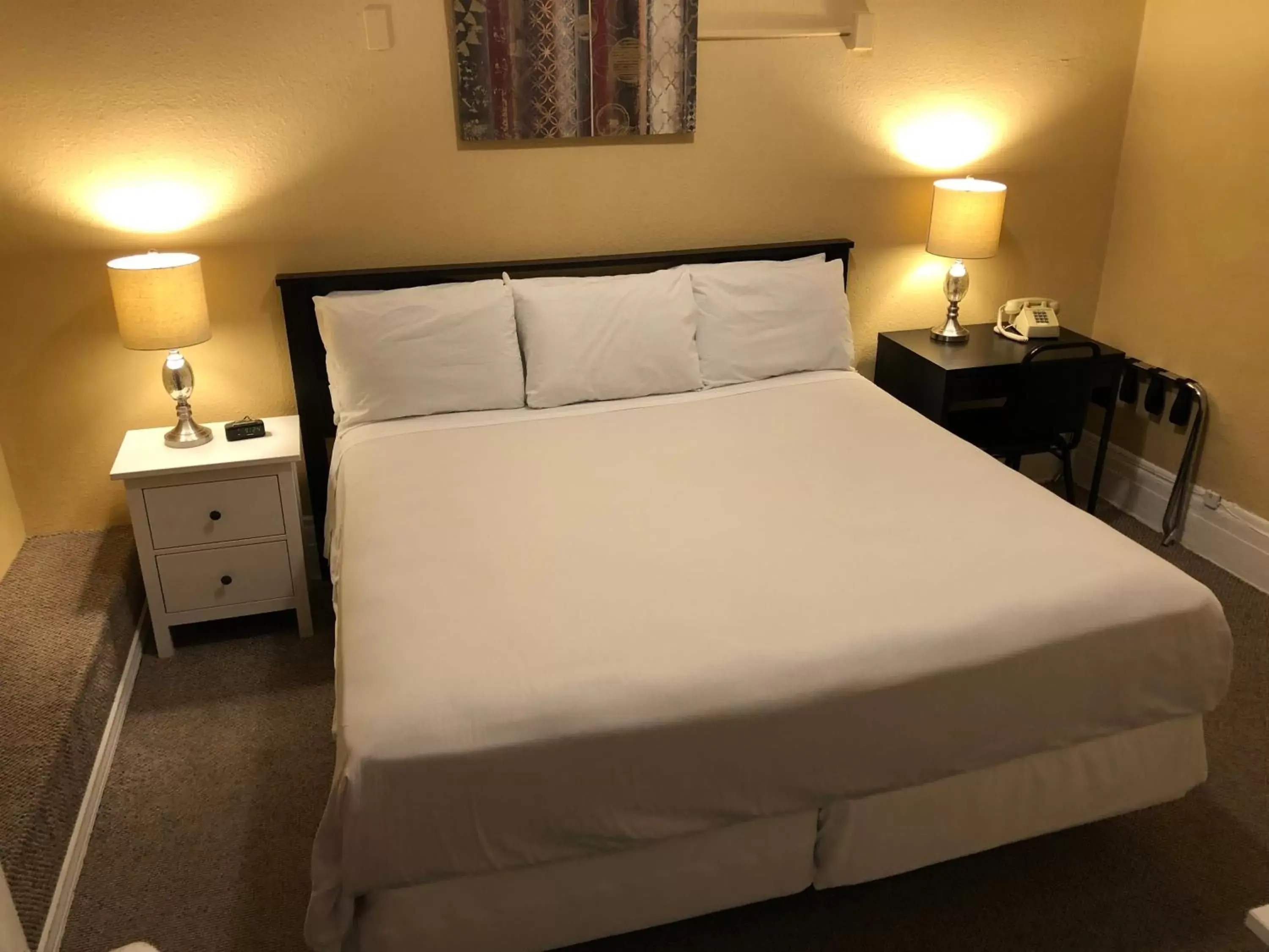 Bed in SF Plaza Hotel