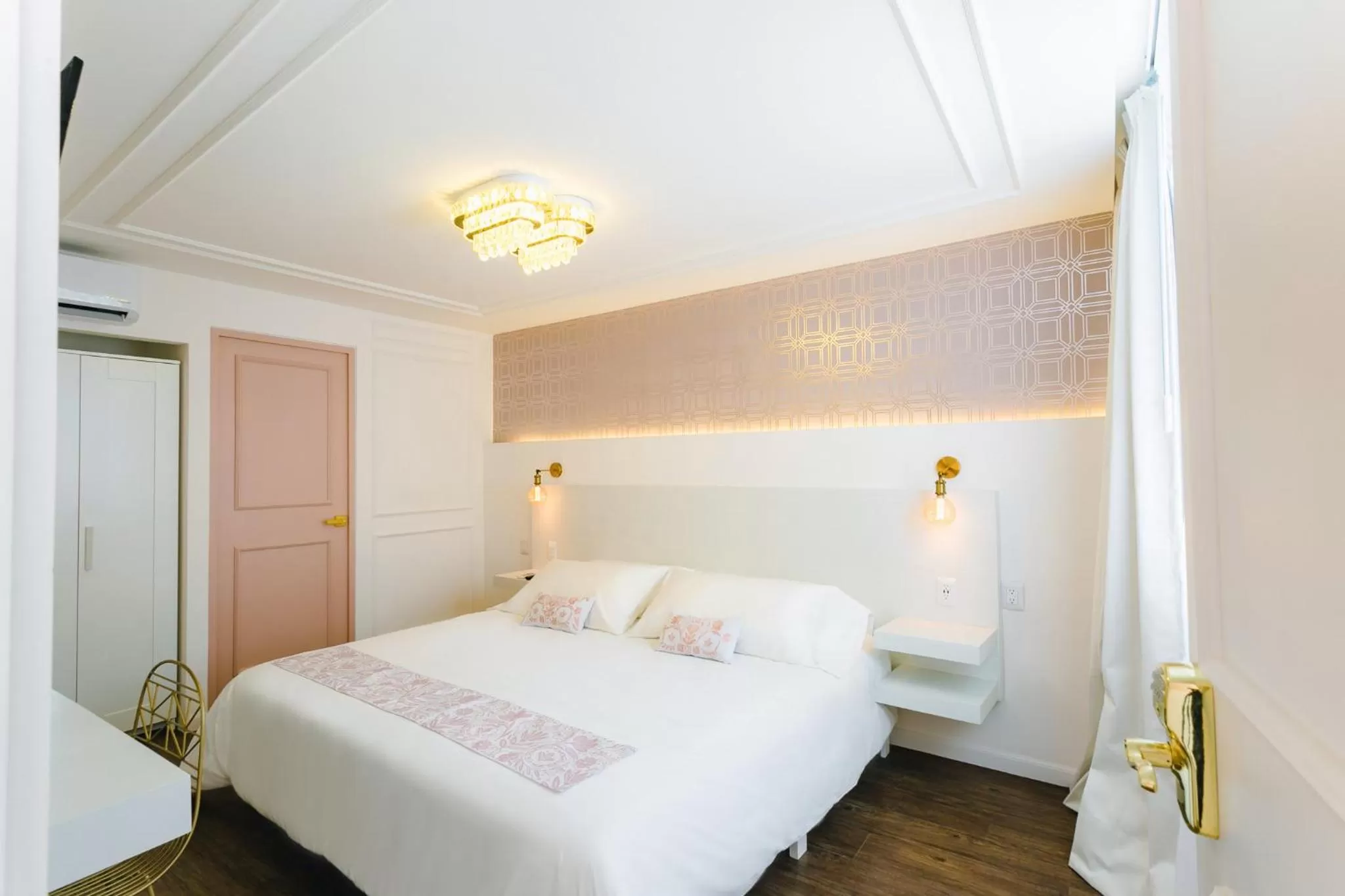 Bed in Casa Oxa Hotel