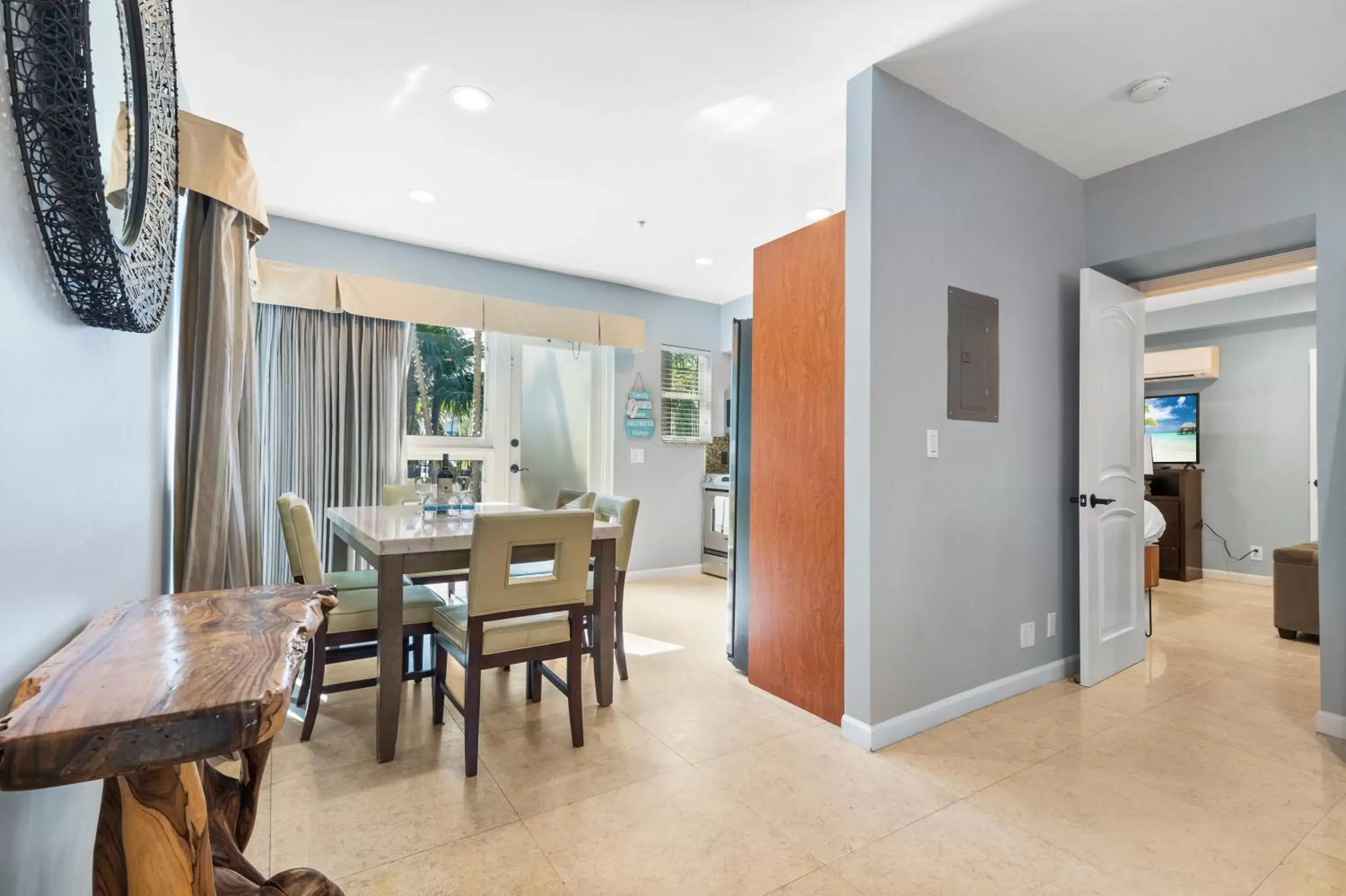 Dining Area in Isle of Venice Residence and Marina