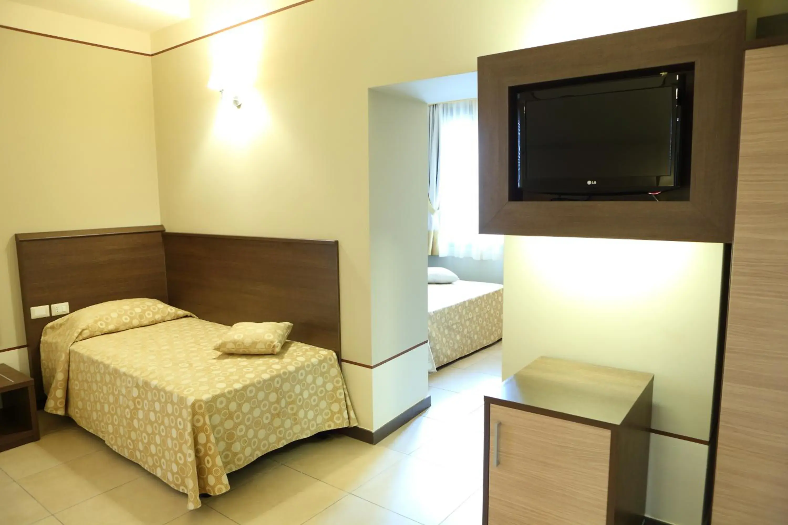 Bed, TV/Entertainment Center in Hotel Milazzo