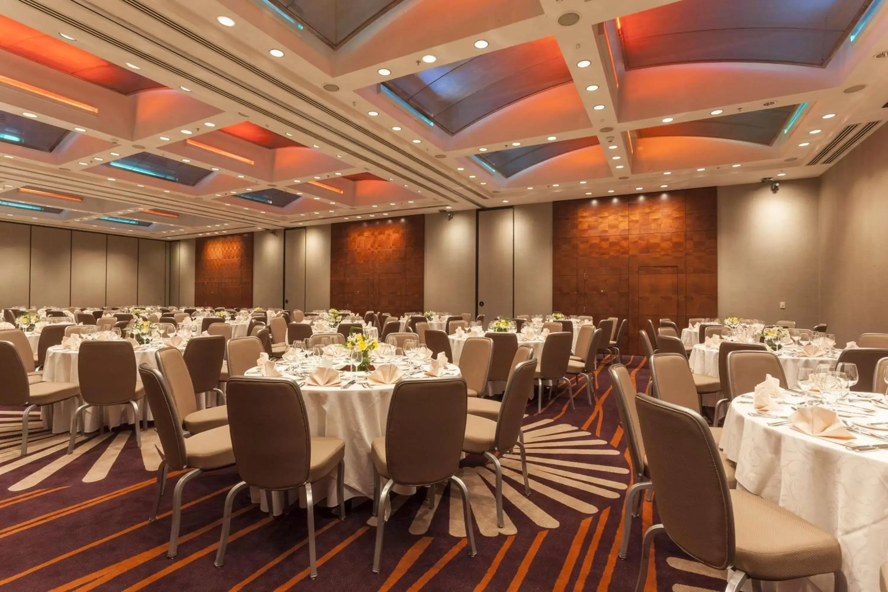 Meeting/conference room, Restaurant/Places to Eat in Hilton Sao Paulo Morumbi