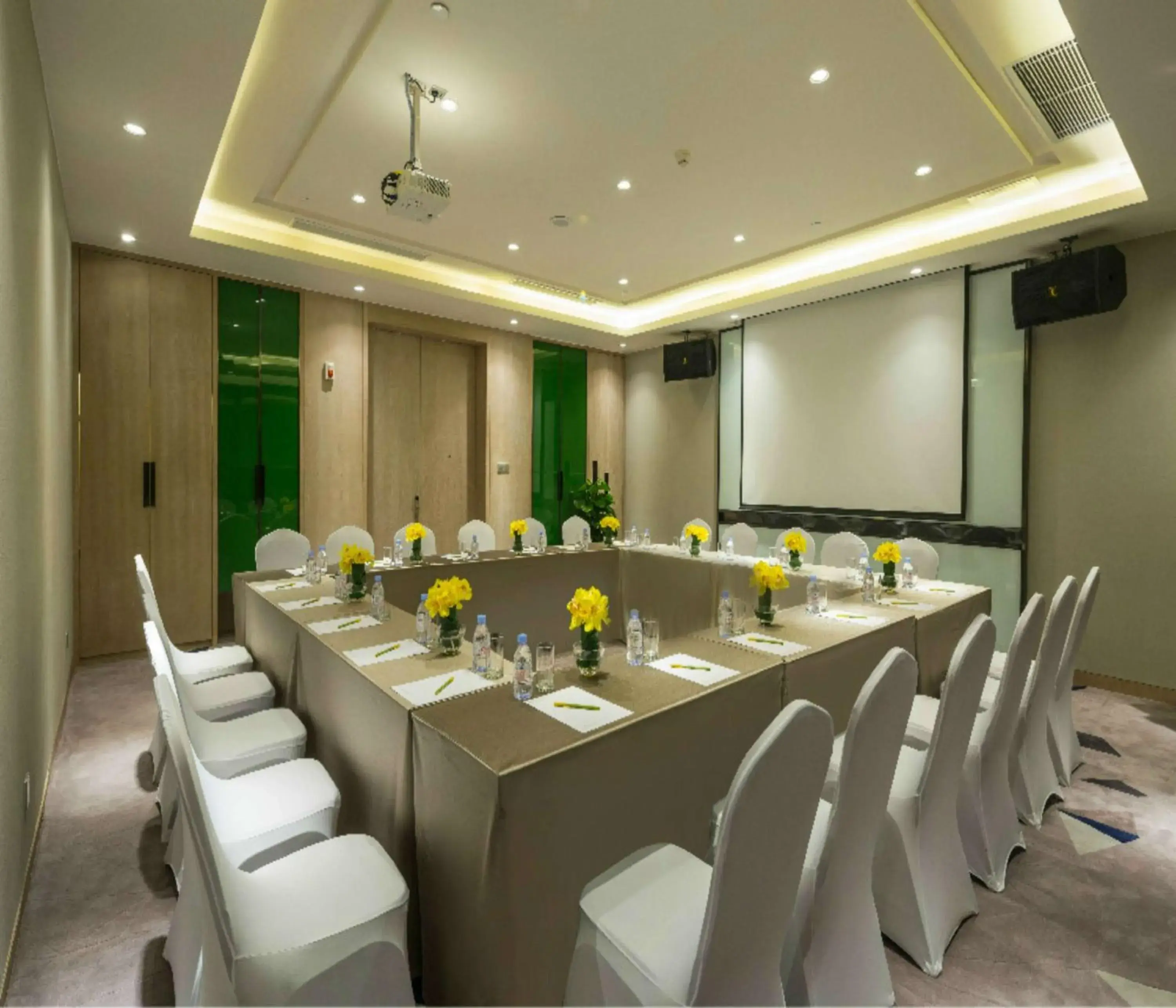 Meeting/conference room in Hilton Garden Inn Zhongshan Guzhen