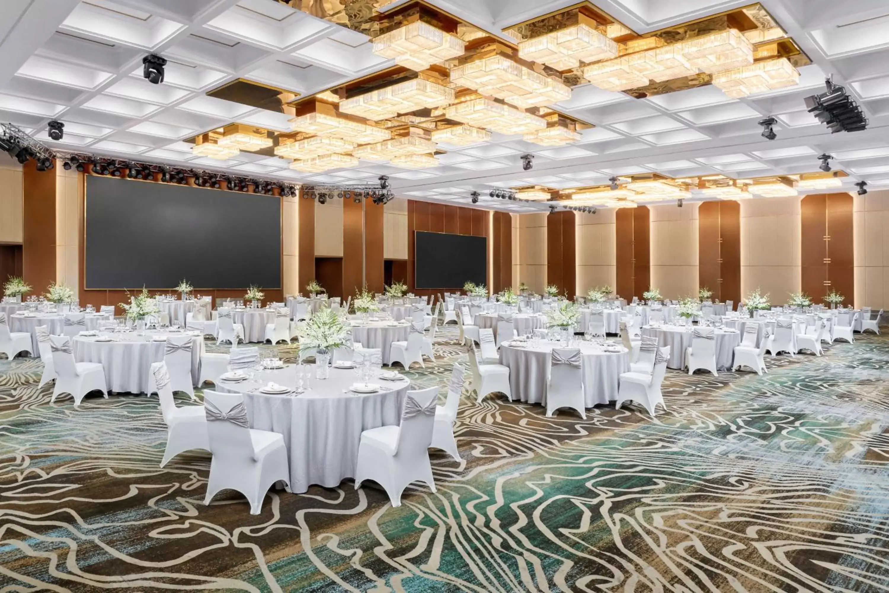 Meeting/conference room, Banquet Facilities in Vinpearl Landmark 81, Autograph Collection