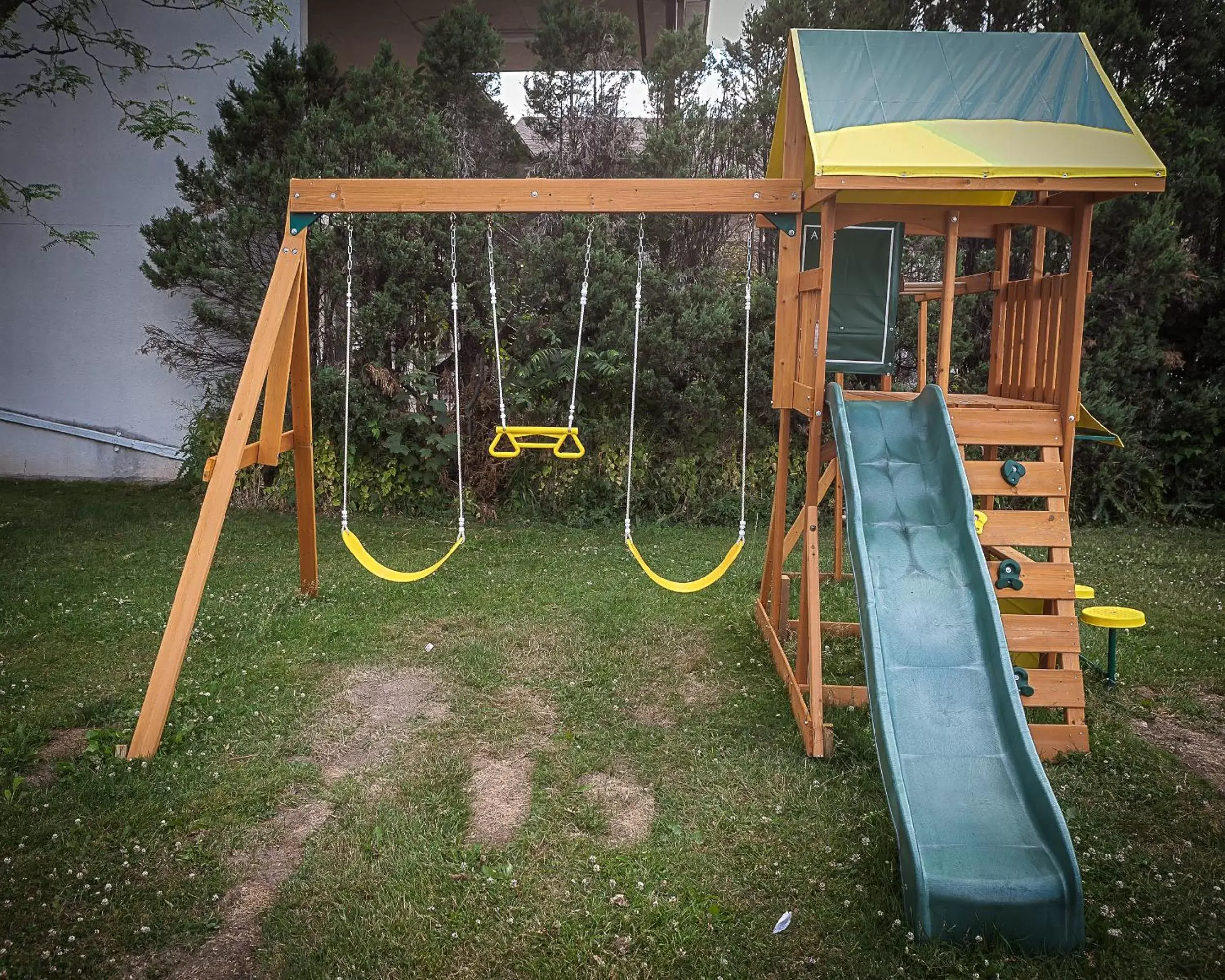 Children play ground, Children's Play Area in Villager Lodge Niagara Falls