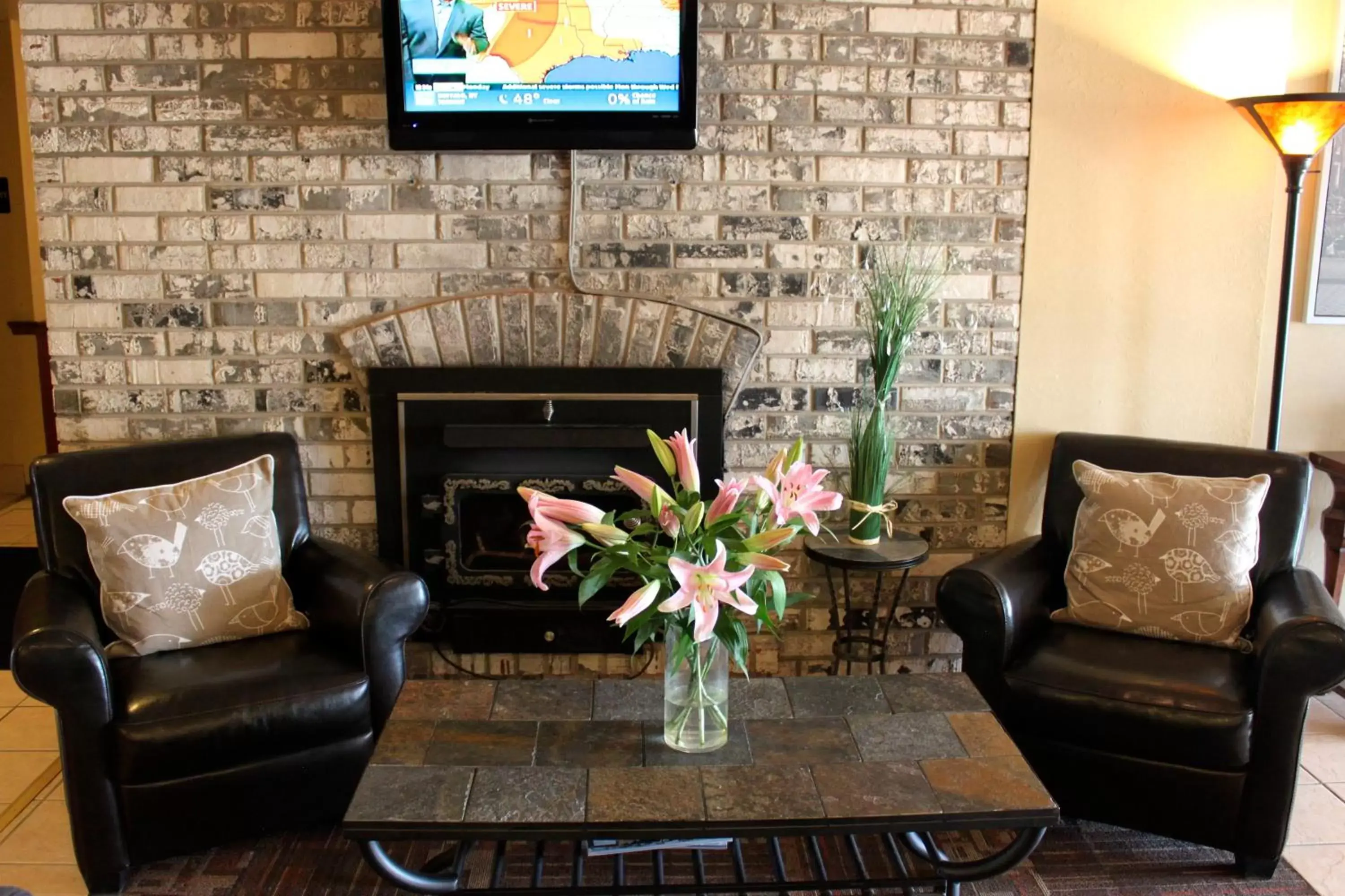 Communal lounge/ TV room, Seating Area in Heritage Inn Hotel