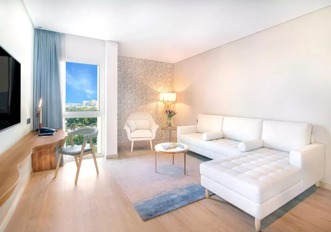 View (from property/room), Seating Area in Radisson Blu Hotel & Resort, Abu Dhabi Corniche
