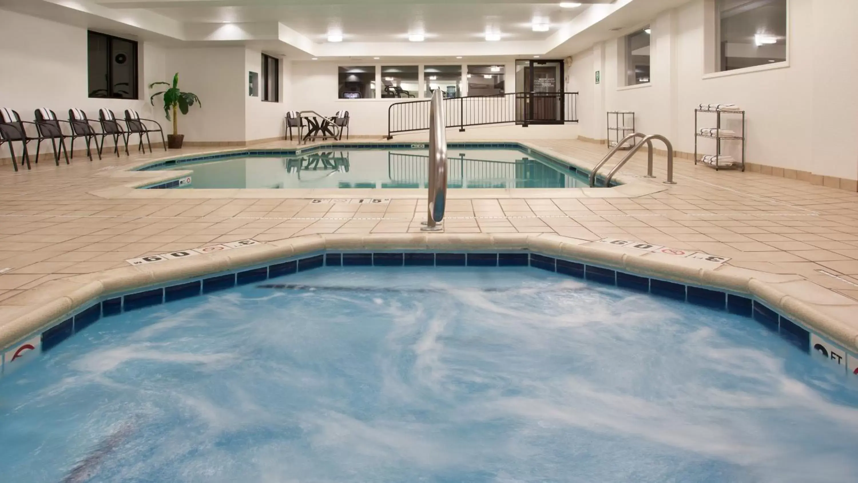 Swimming Pool in Holiday Inn Express Grove City - Premium Outlet Mall, an IHG Hotel