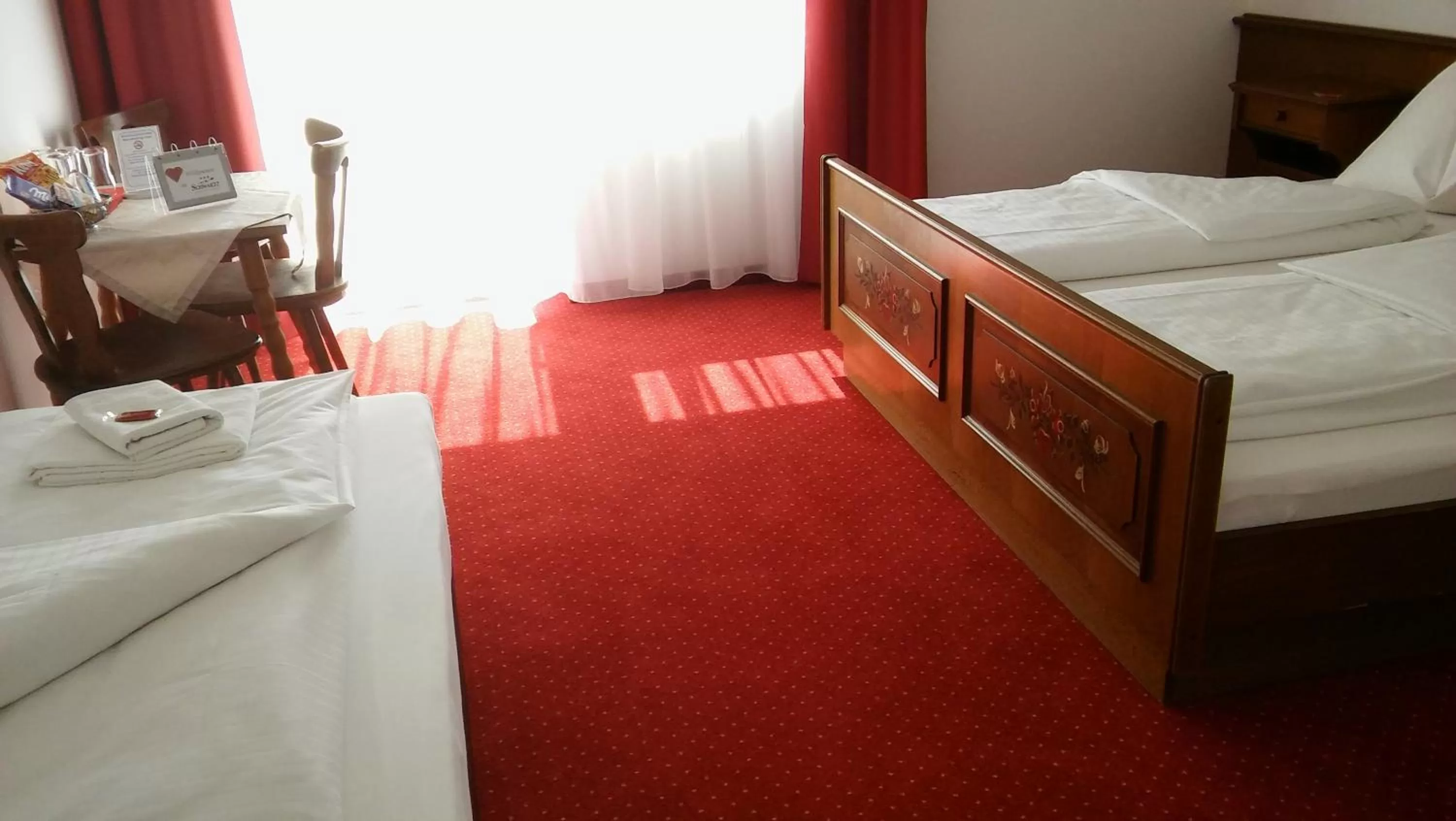 Bedroom, Bed in Hotel Restaurant Schwartz