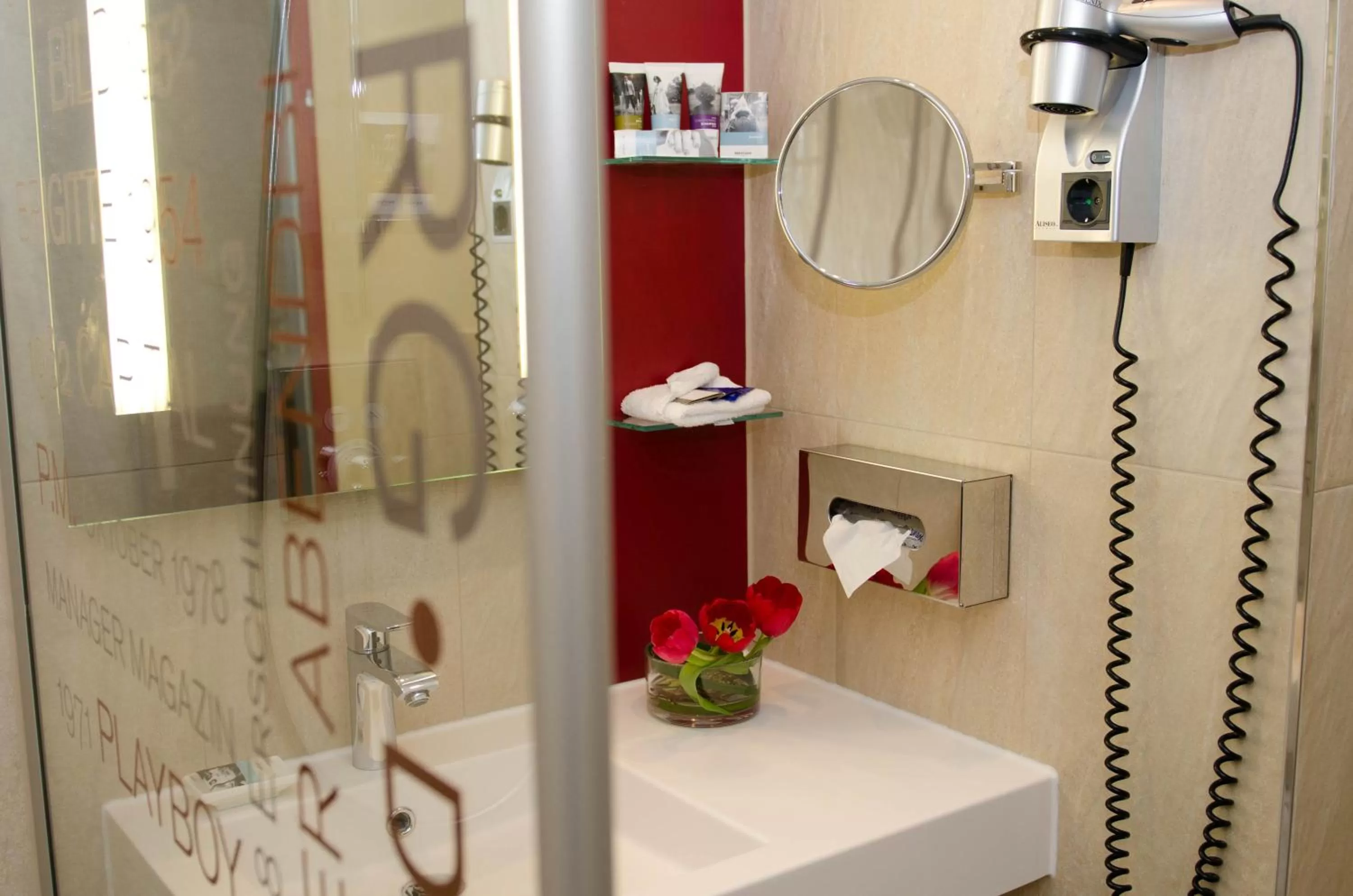 Shower in Mercure Hotel Hamburg City