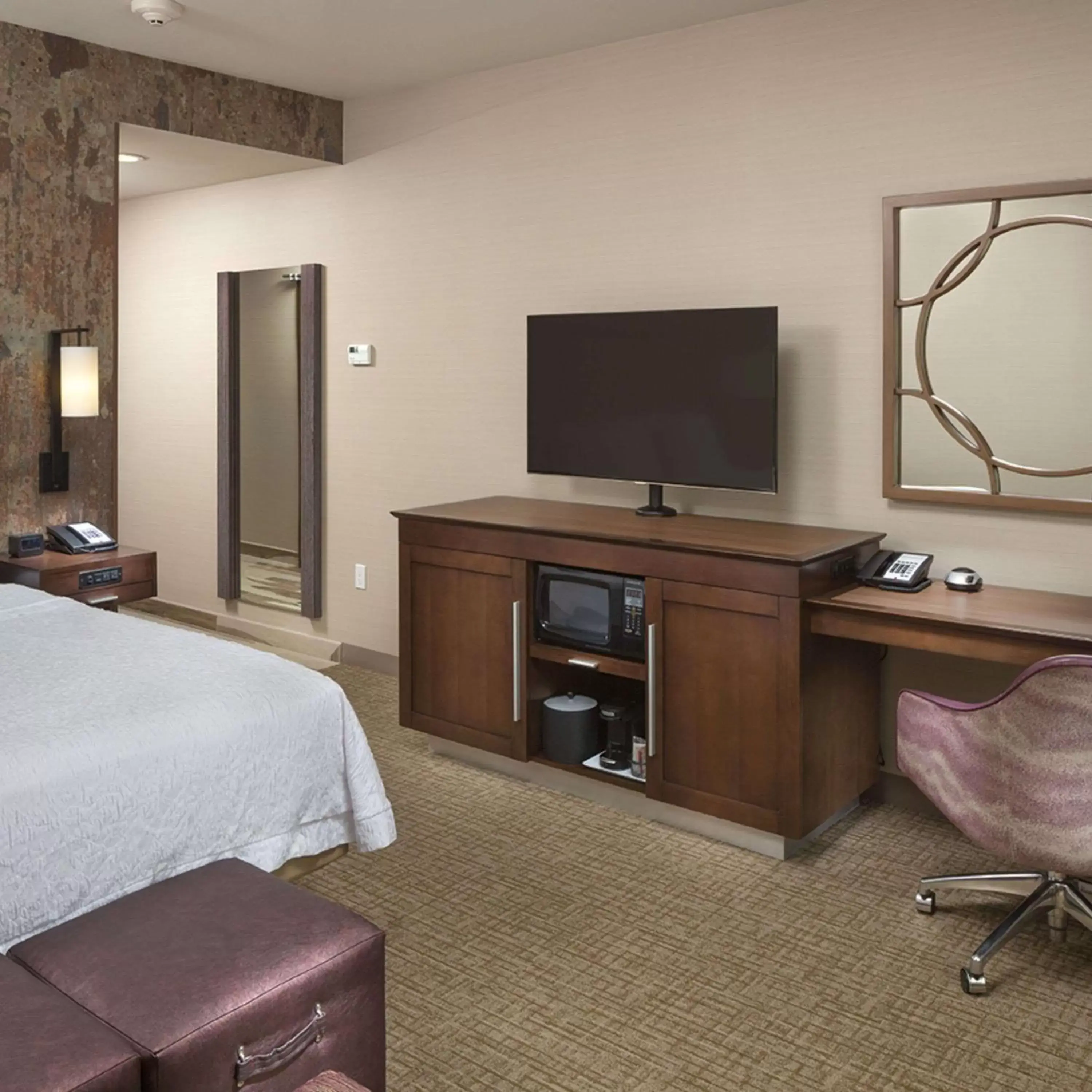 Bedroom, TV/Entertainment Center in Hampton Inn & Suites Murrieta