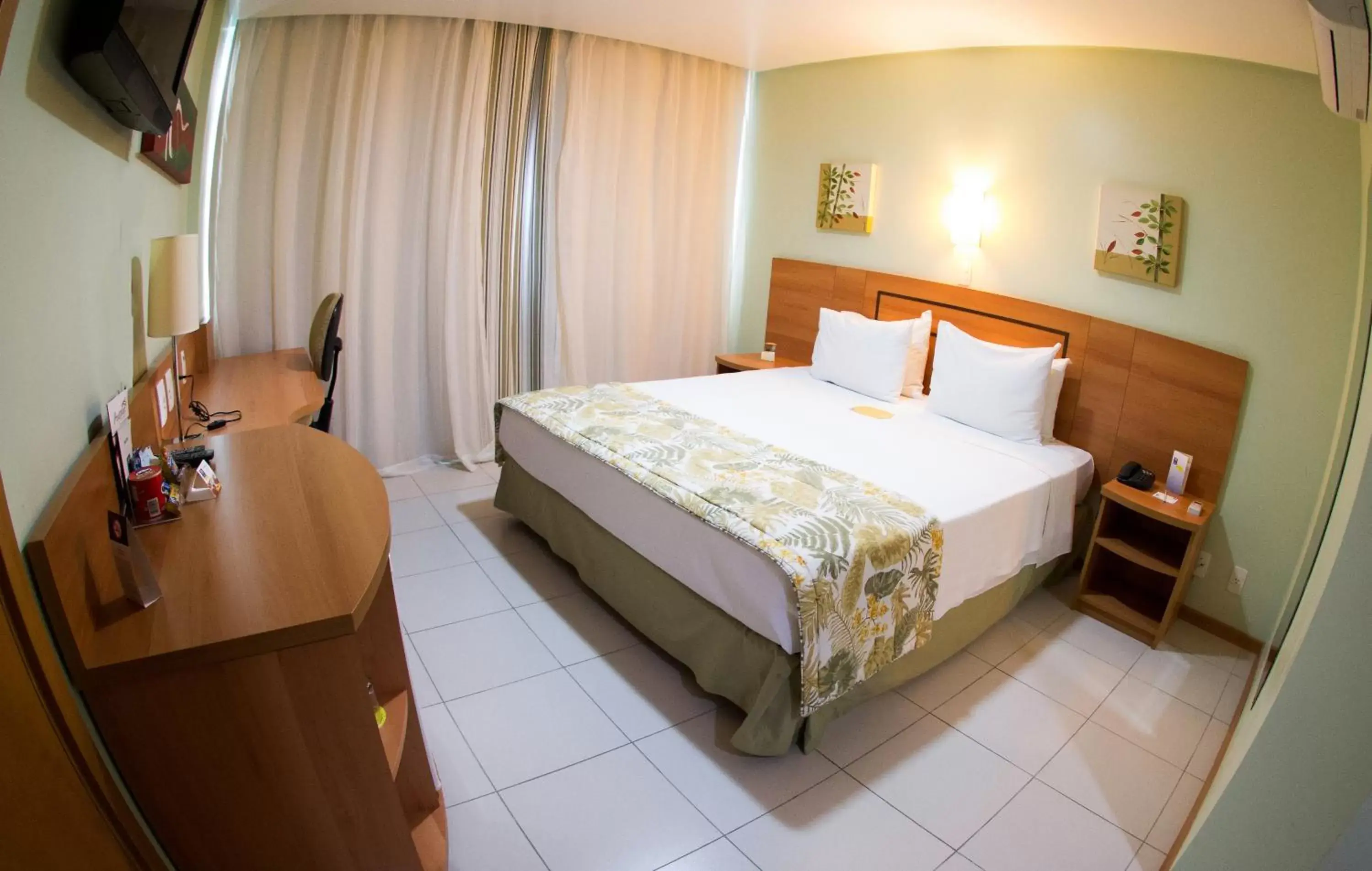 Bed in Comfort Hotel Manaus