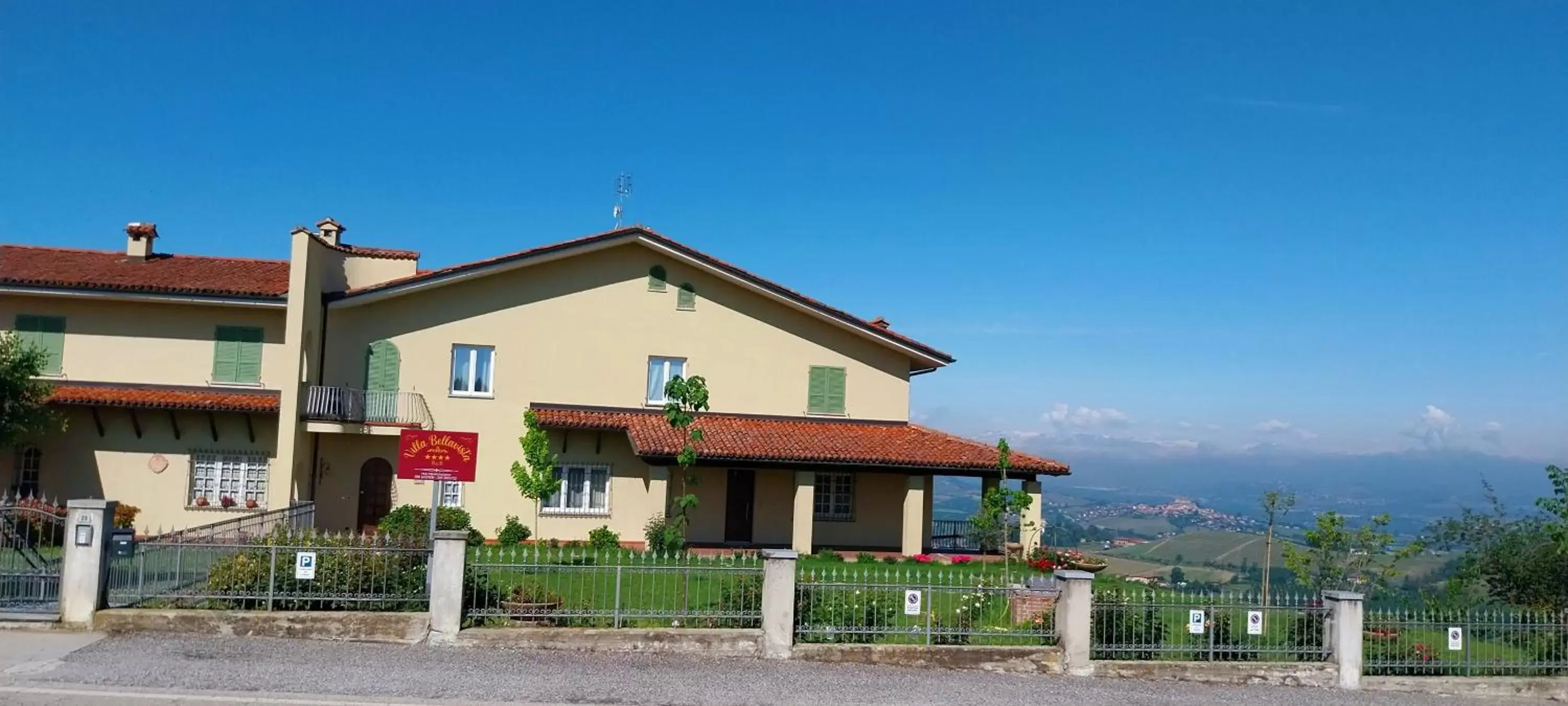 Property Building in Villa Bellavista Alba, B&B