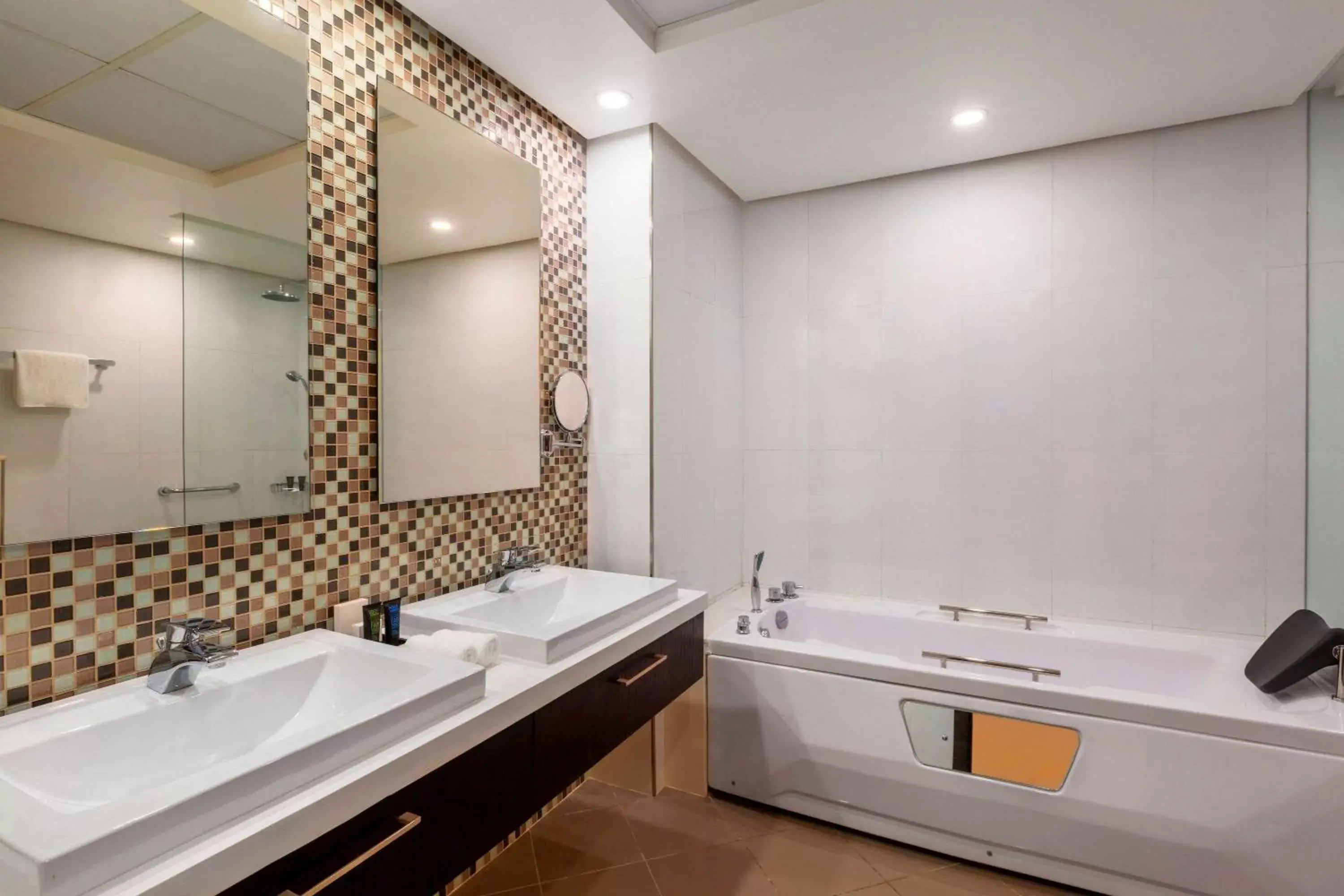 Bathroom in Ramada Hotel and Suites Amwaj Islands