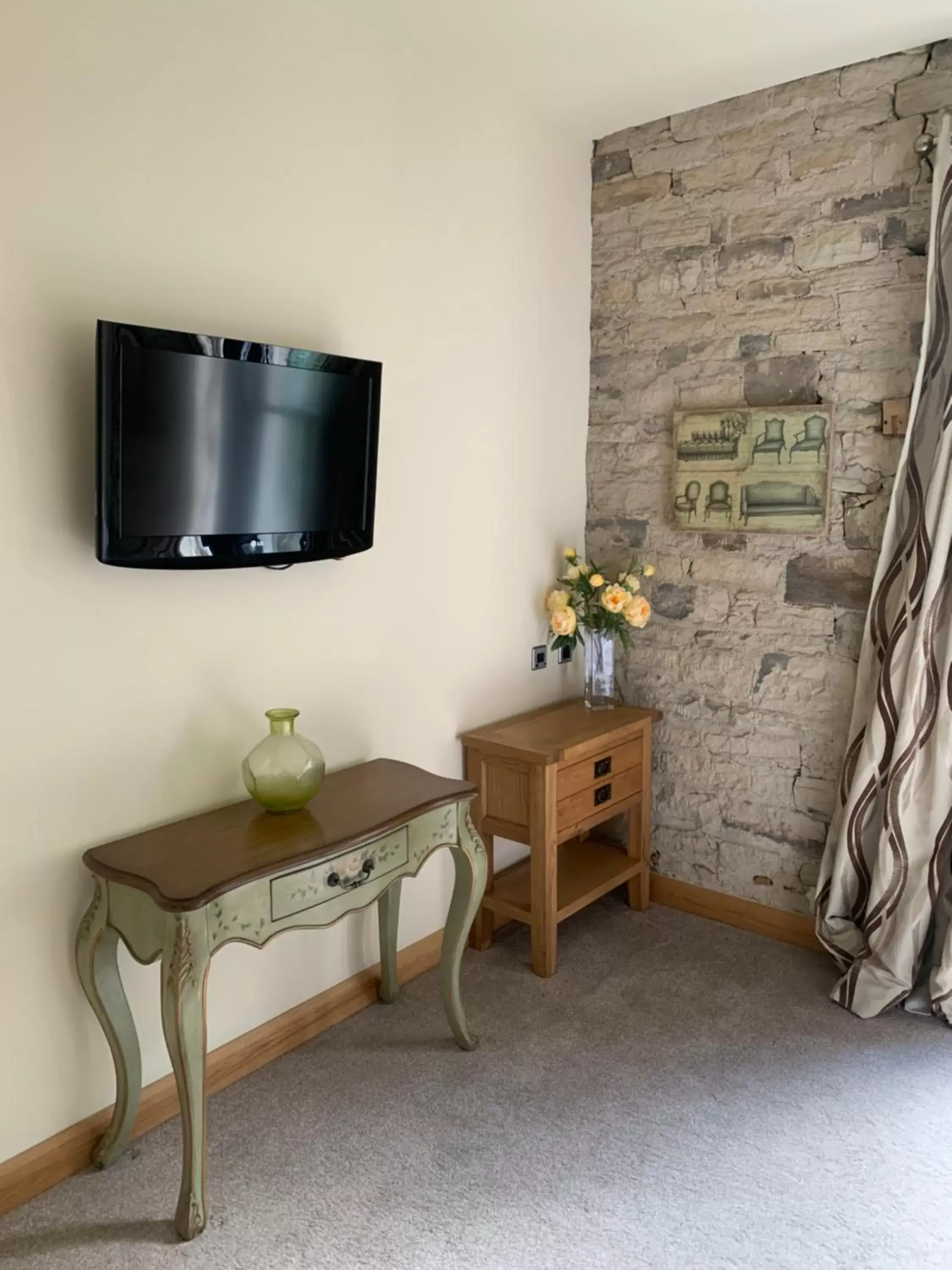 TV and multimedia, TV/Entertainment Center in The Weavers Shed