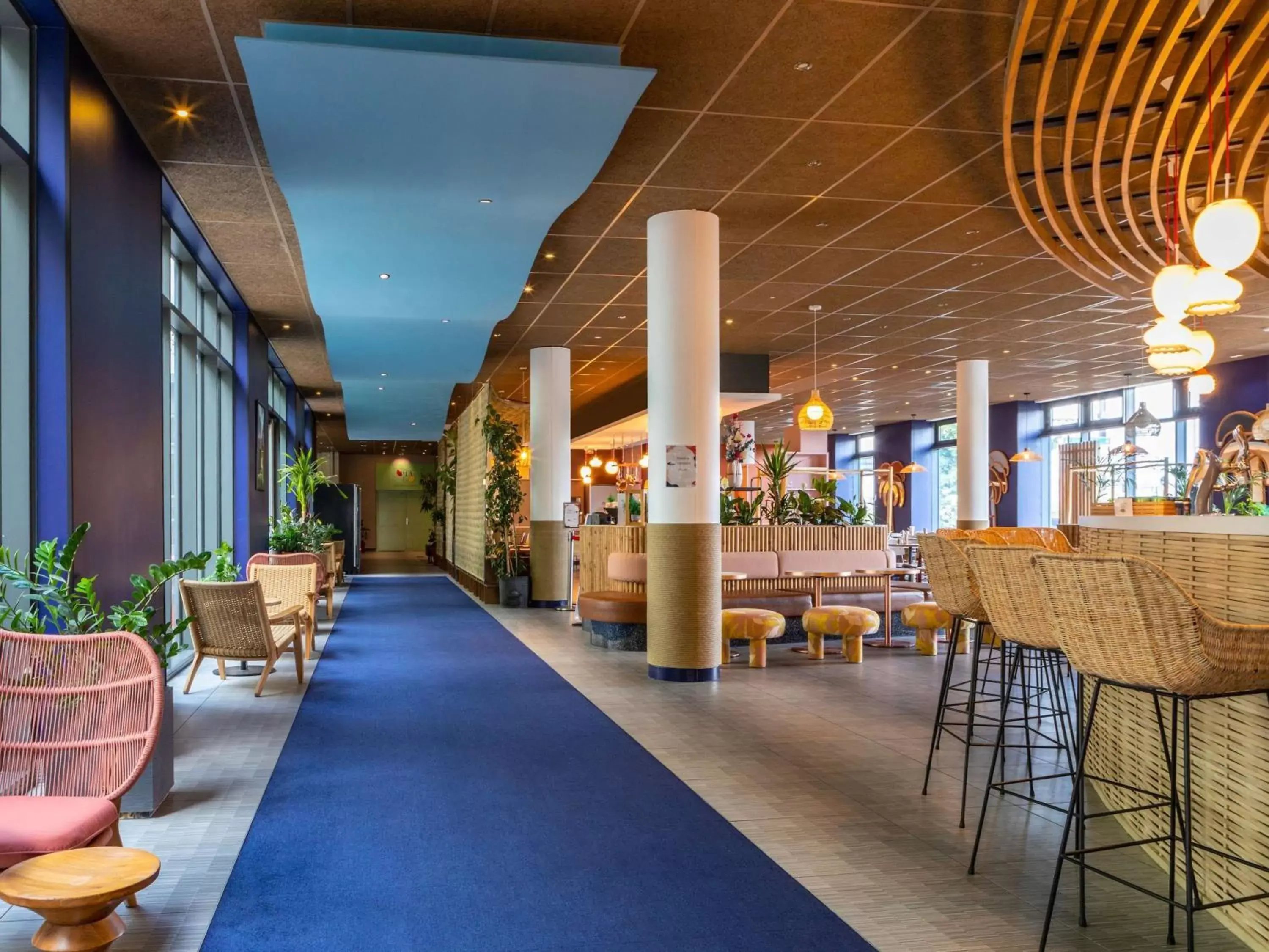Property building, Restaurant/Places to Eat in ibis Paris Coeur d'Orly Airport