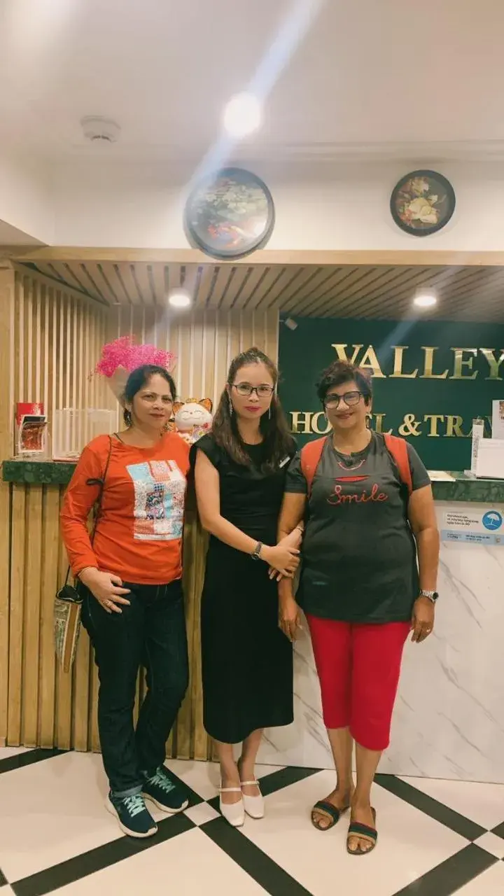 Valley Hotel &Travel