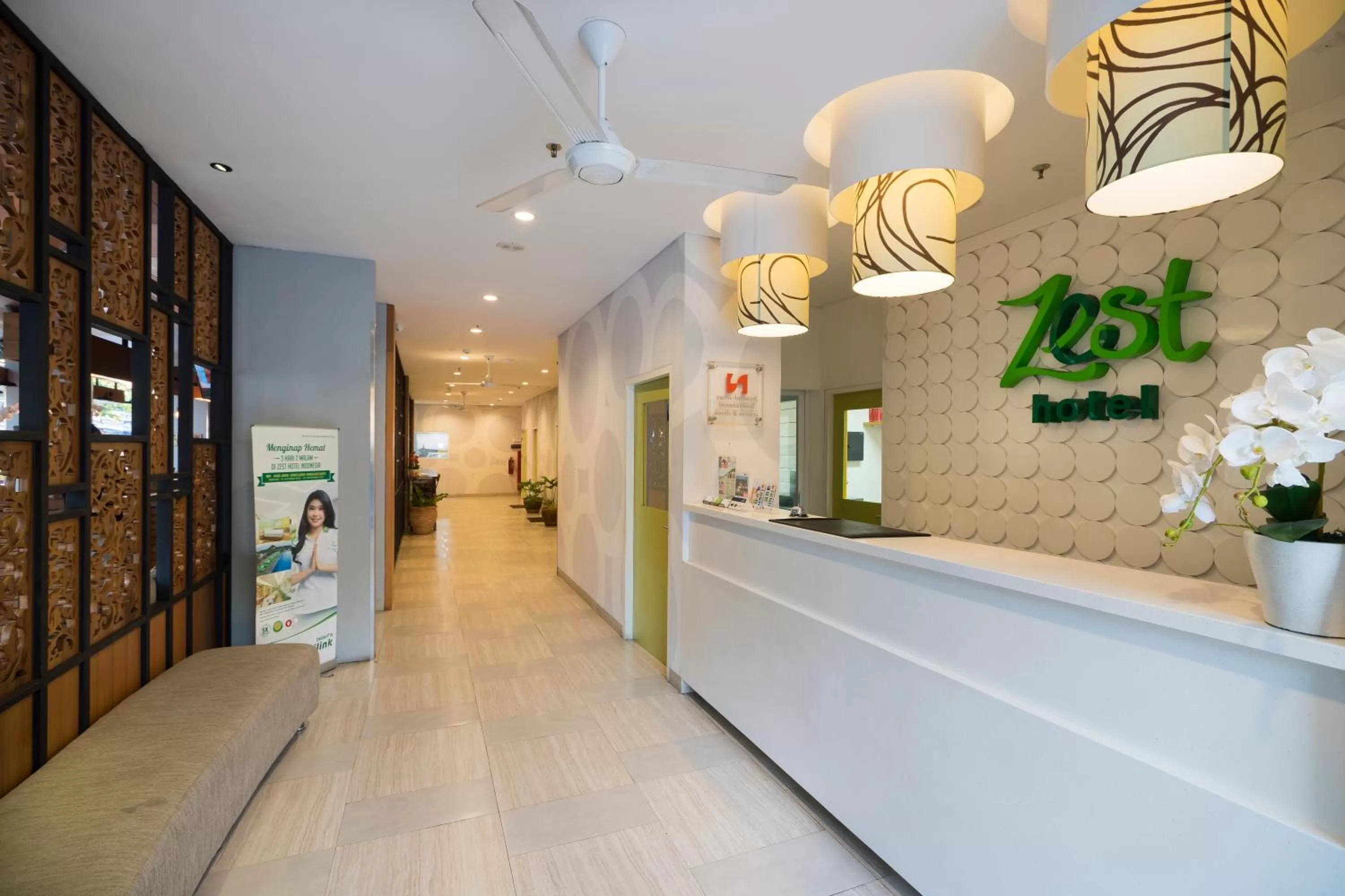 Lobby or reception in Zest Legian by Swiss-Belhotel International