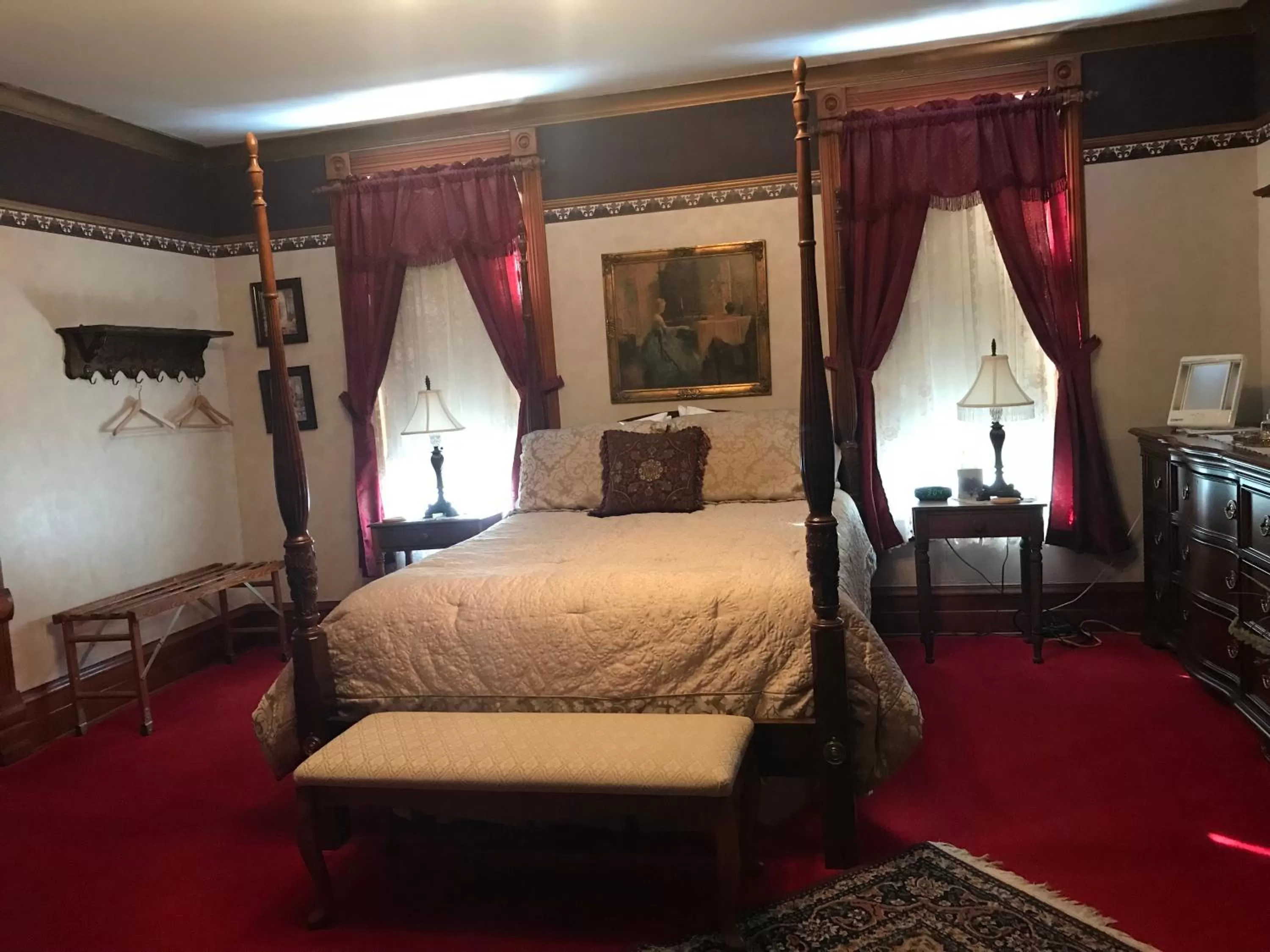 Standard Queen Room in Grand Victorian B&B Inn