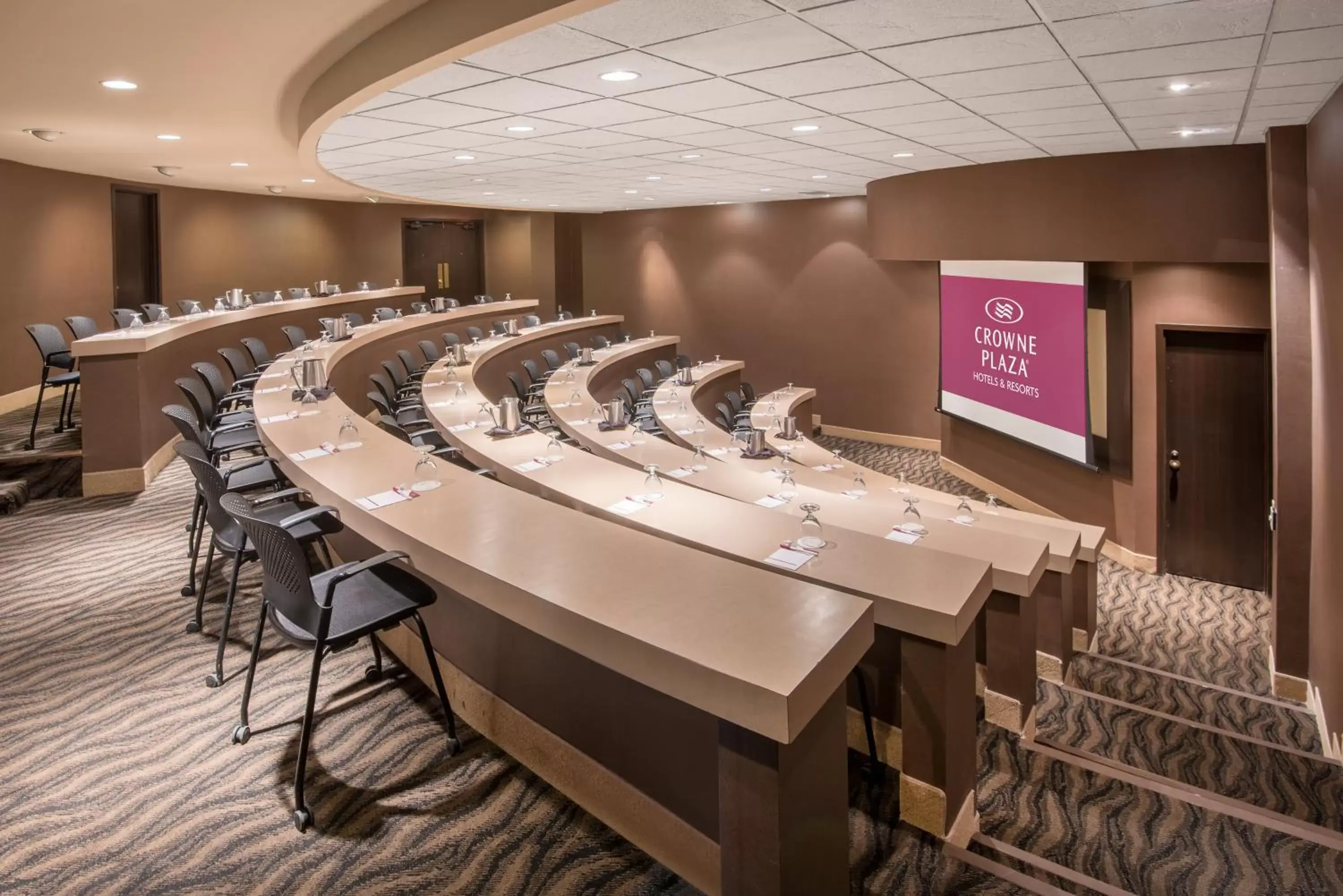 Meeting/conference room in Crowne Plaza Indianapolis-Airport, an IHG Hotel