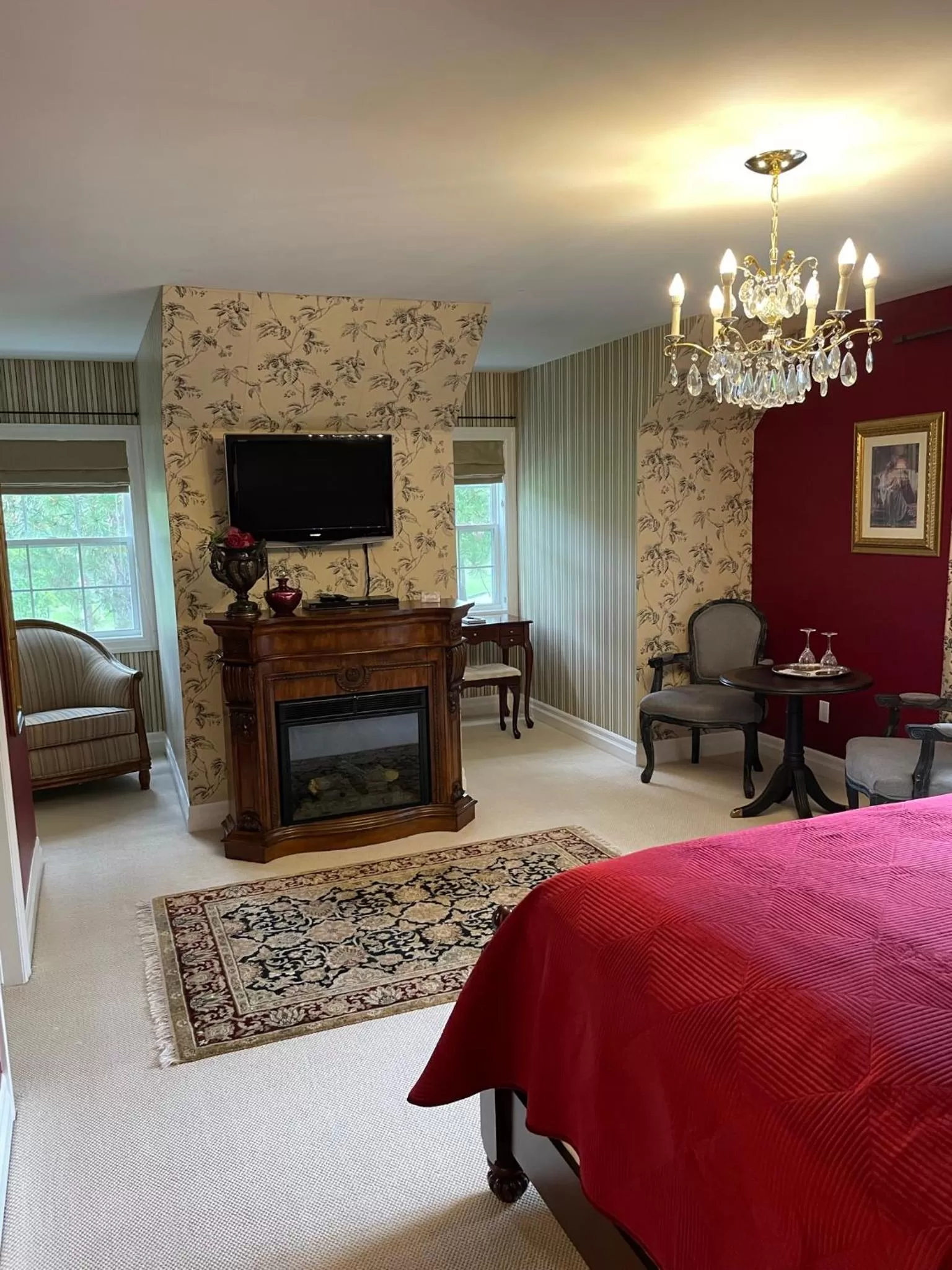 TV/Entertainment Center in Darlington House Bed and Breakfast