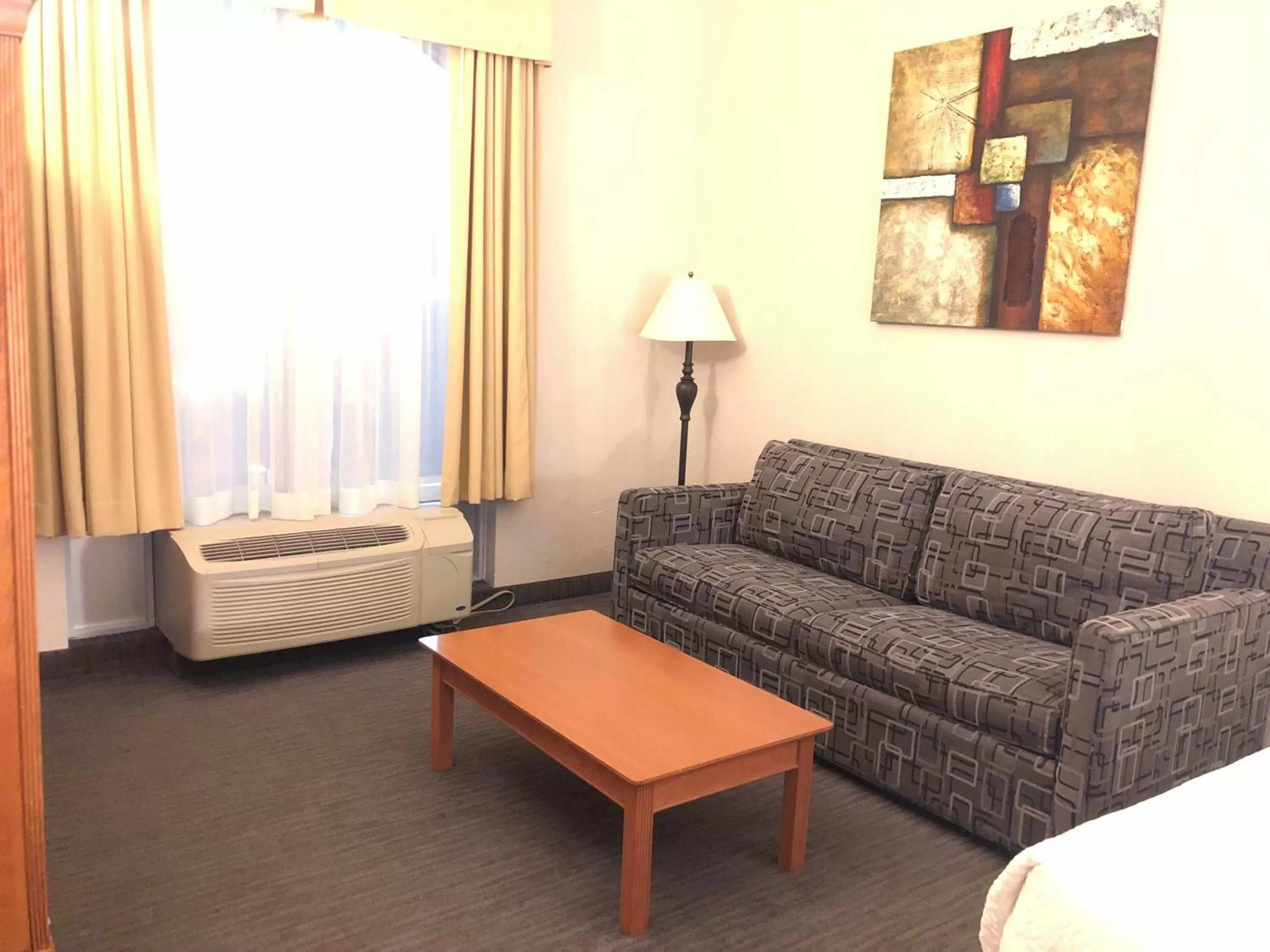 Bed in Days Inn by Wyndham Niagara Falls Centre St By the Falls