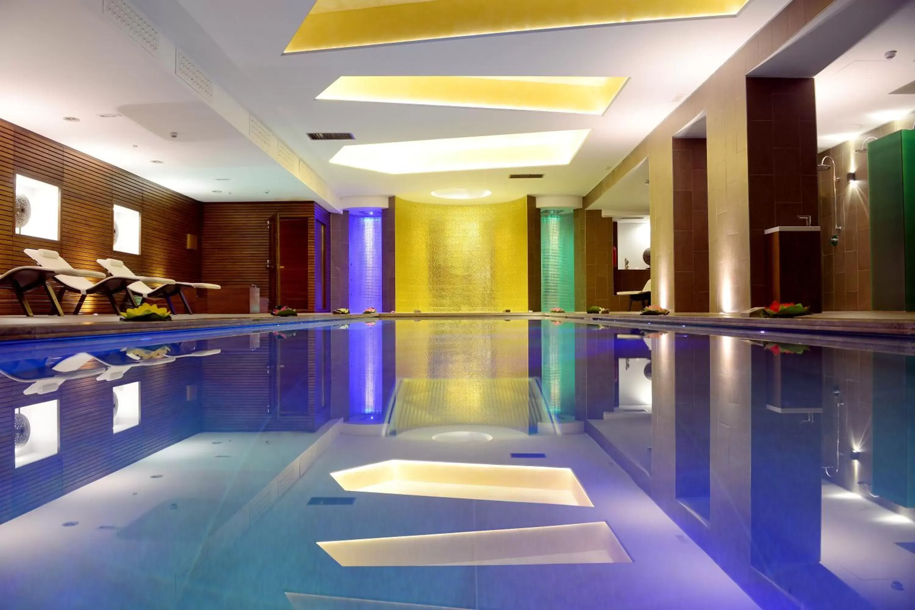Swimming Pool in Hotel Mirasole International
