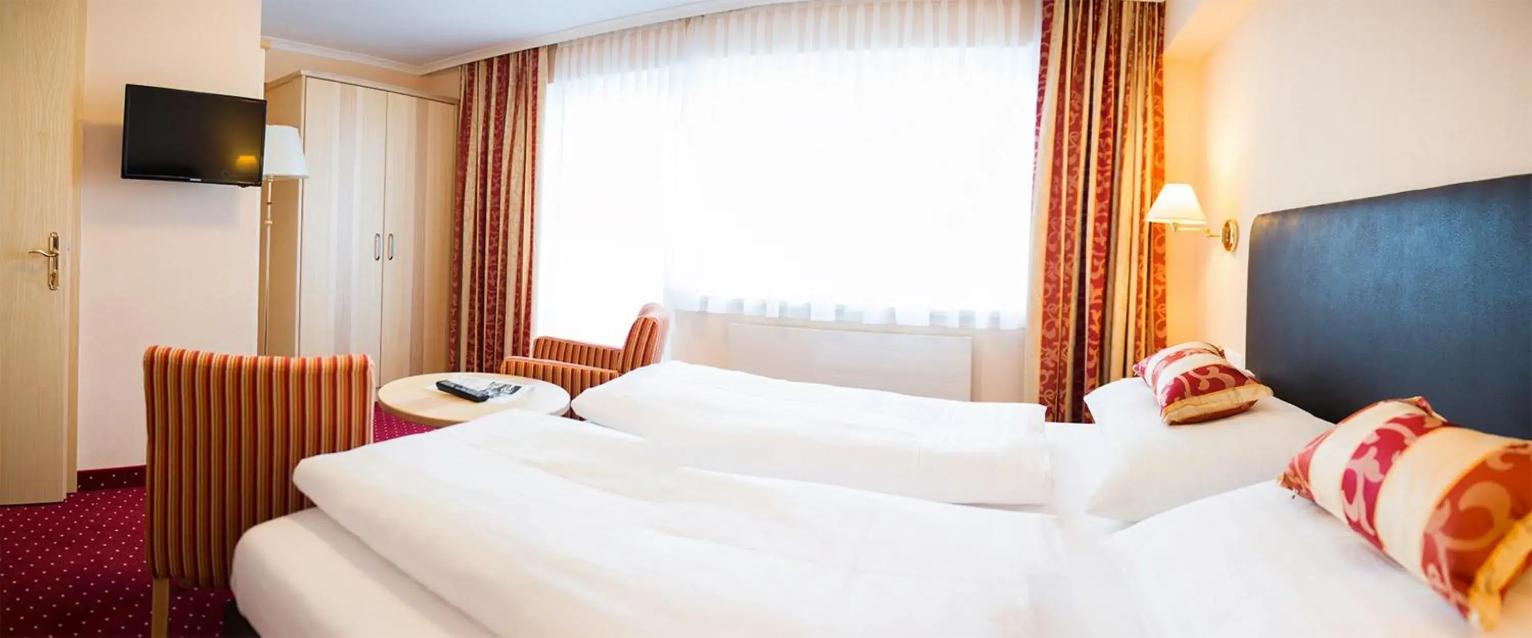 Bedroom, Bed in Hotel Schneeberger Superior