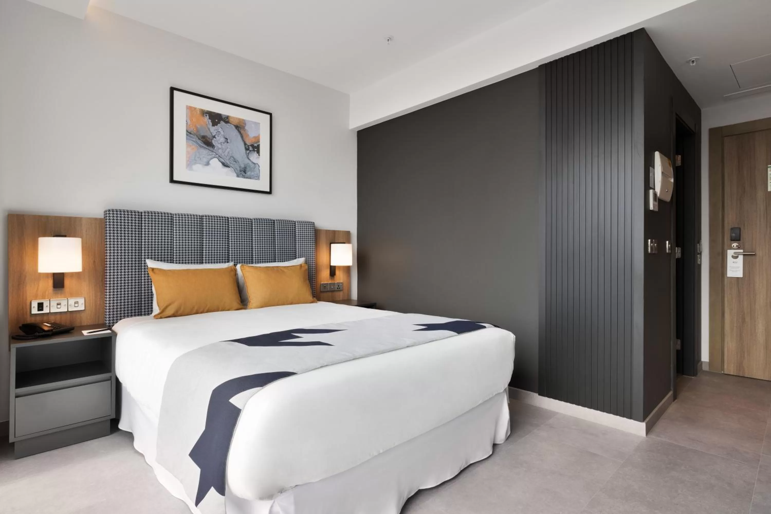 Photo of the whole room, Bed in Riu Plaza London Victoria