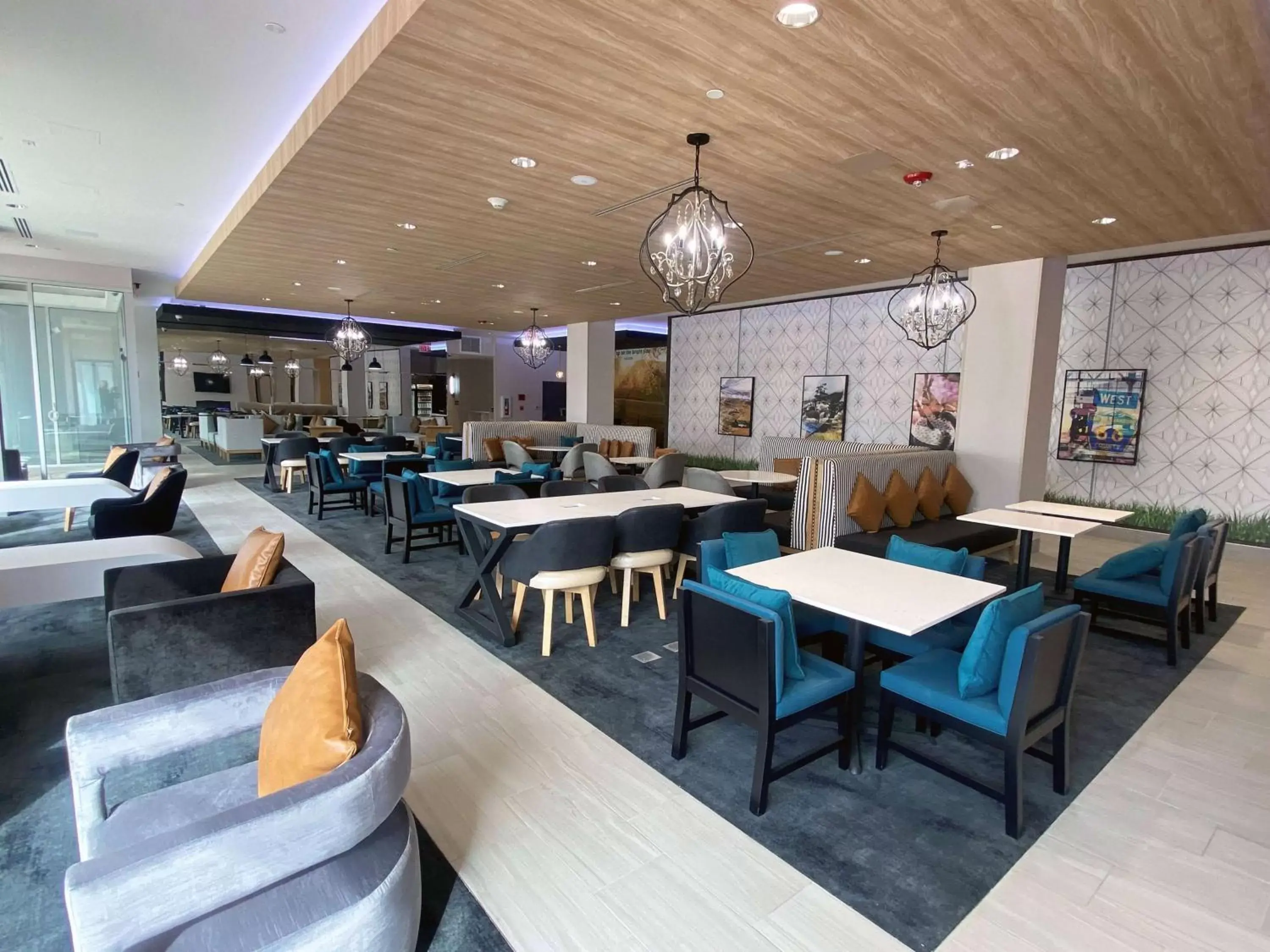 Lobby or reception, Restaurant/Places to Eat in La Quinta Inn & Suites by Wyndham Yucaipa