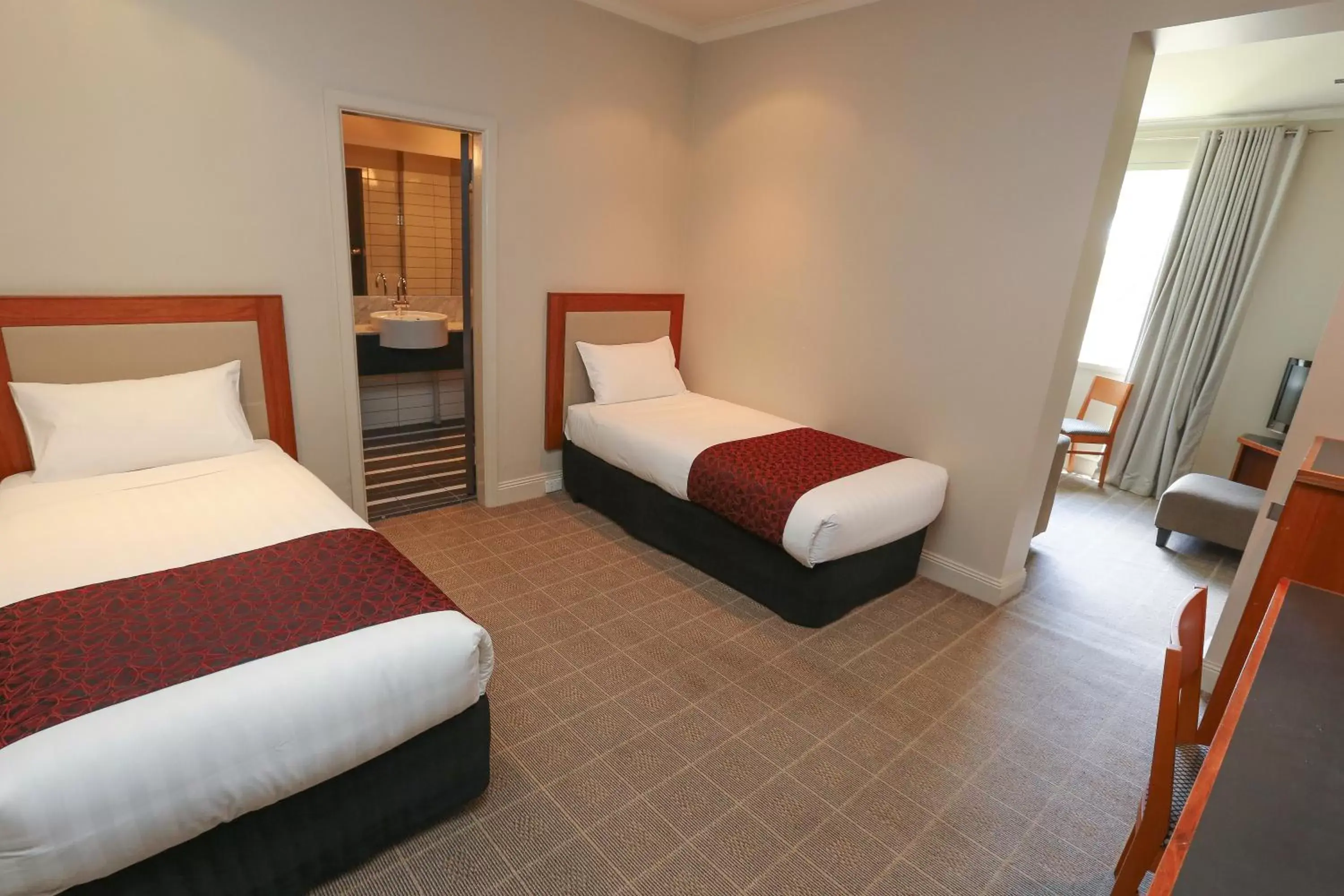 Bedroom, Bed in Quality Hotel Mildura Grand