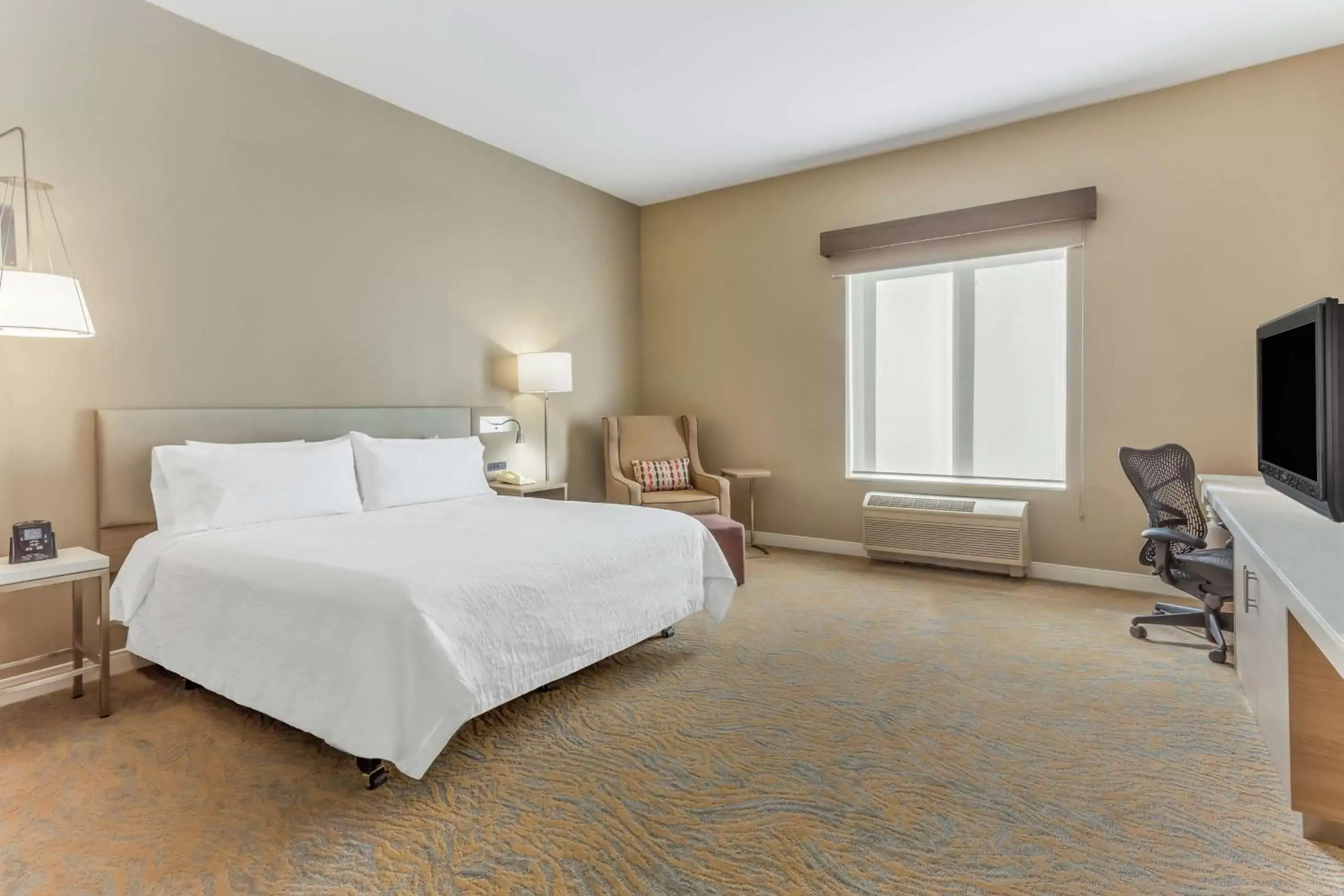 Bedroom, Bed in Hilton Garden Inn Saint Charles