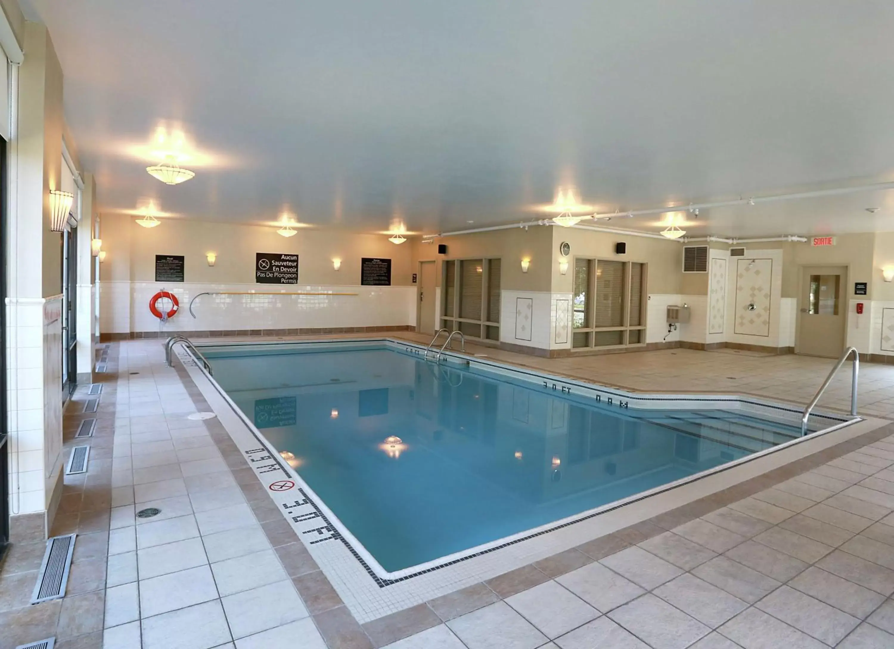 Pool view, Swimming Pool in Hampton Inn & Suites Laval
