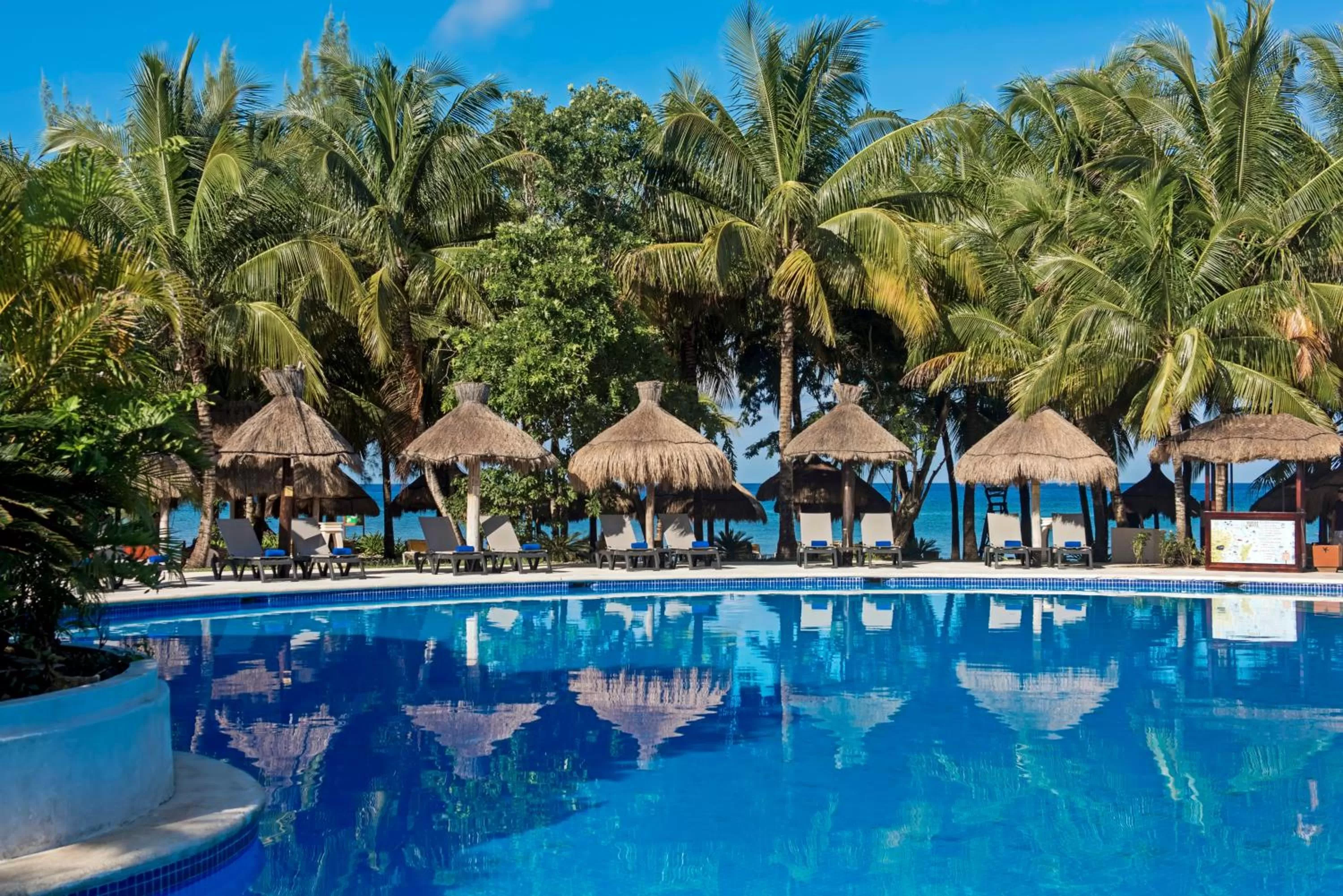 Swimming pool in Iberostar Waves Cozumel - All Inclusive