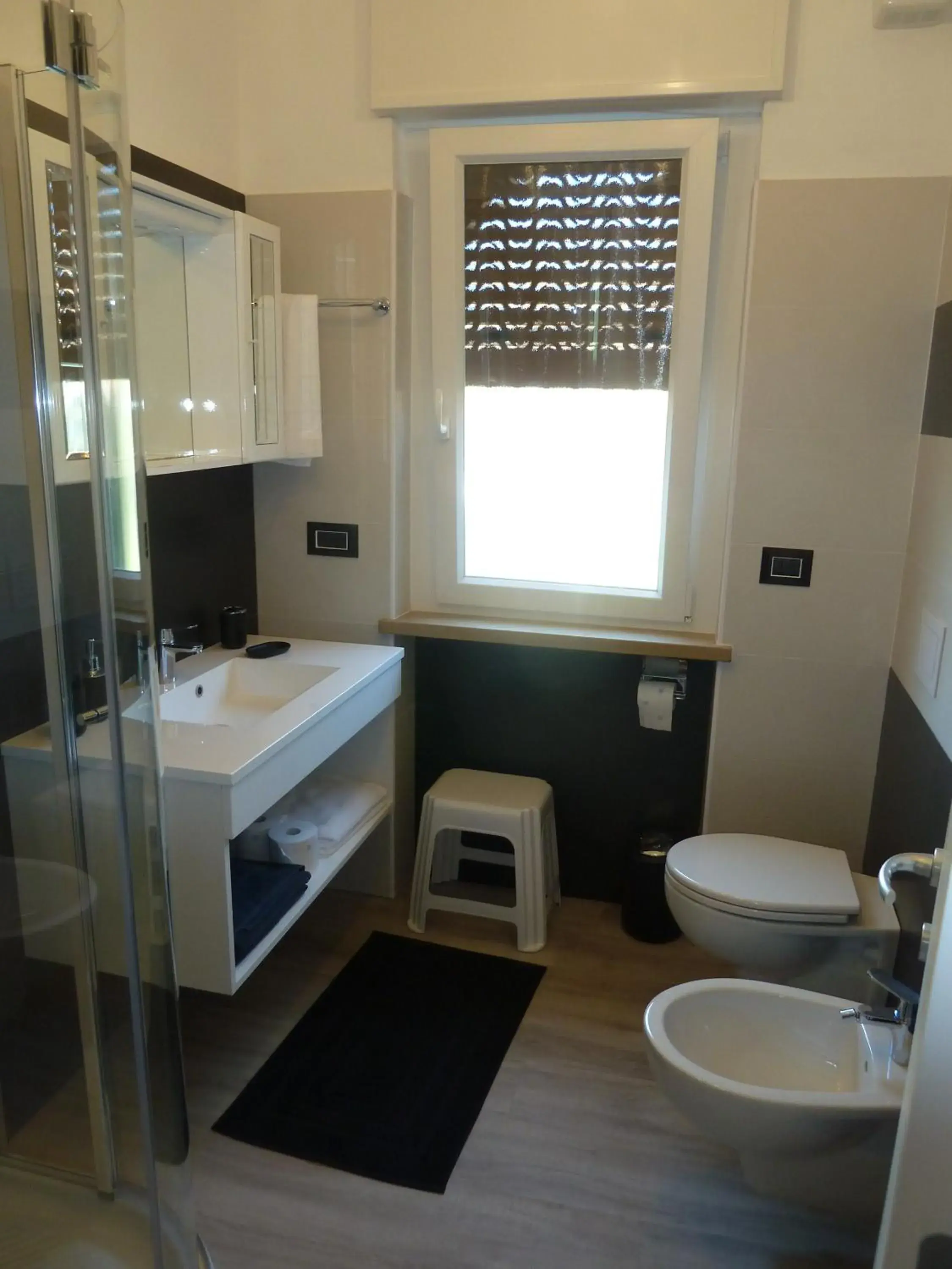 Shower, Bathroom in Albergo Casa Este