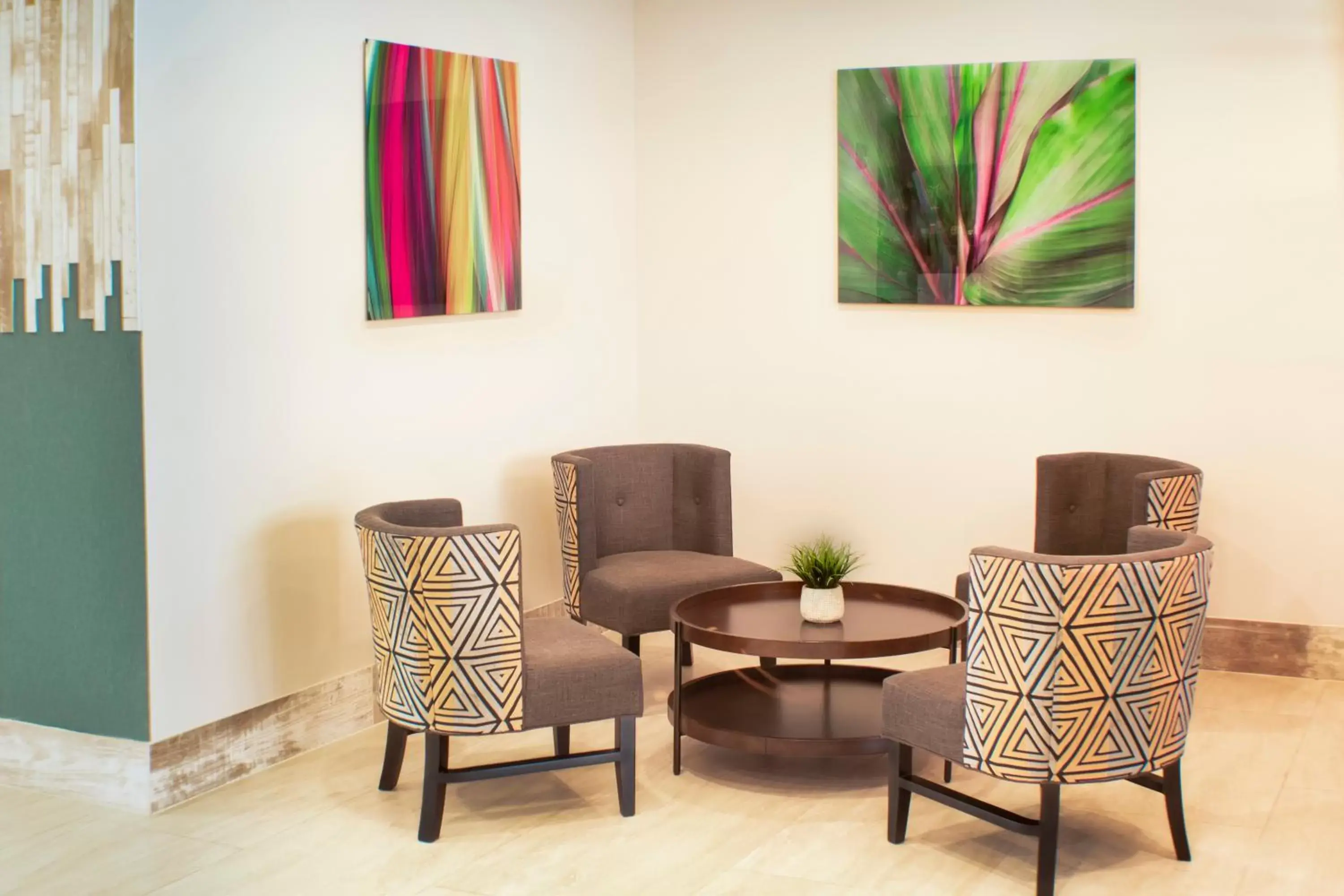 Living room in Holiday Inn Cookeville by IHG Living room in Holiday Inn Cookeville by IHG