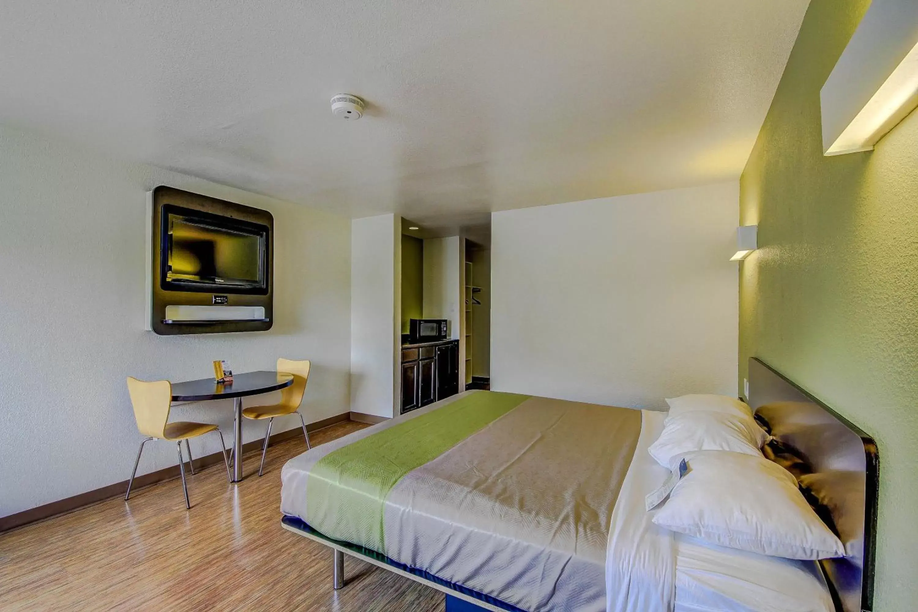 Bedroom, Bed in Motel 6-San Antonio, TX - Medical Center South