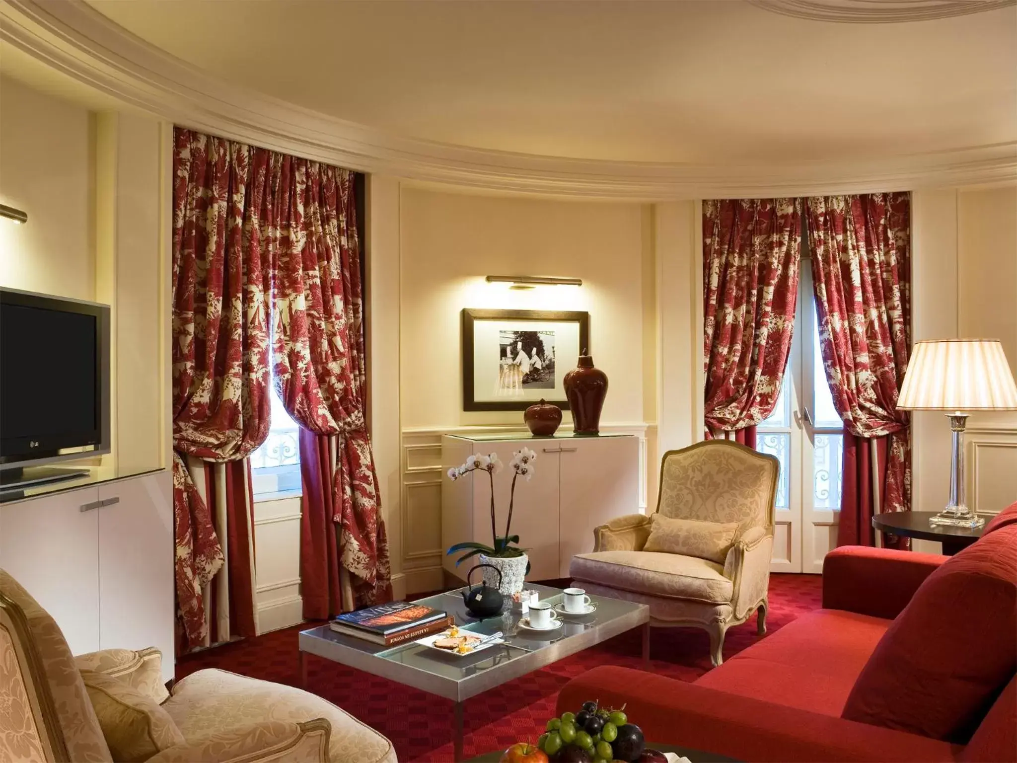 Bedroom, Seating Area in Hotel Le Royal Lyon - MGallery