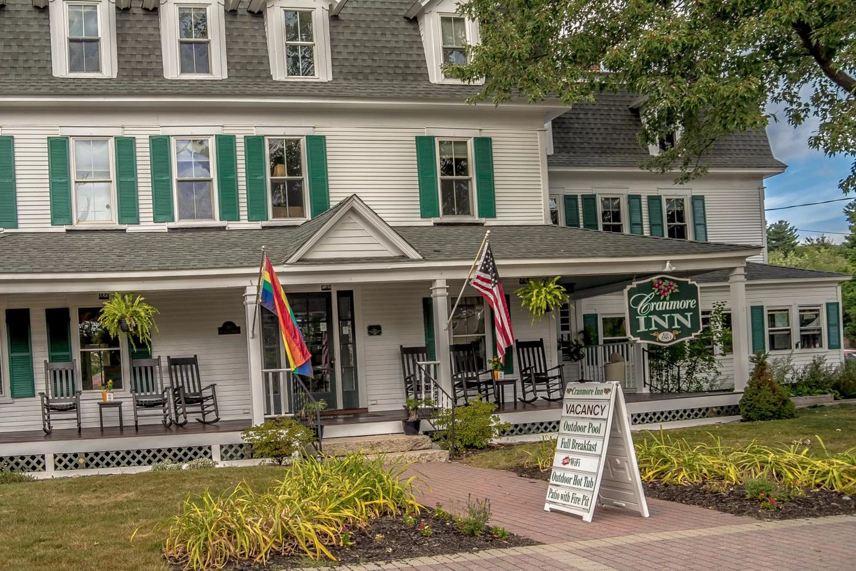 Facade/entrance in Cranmore Inn
