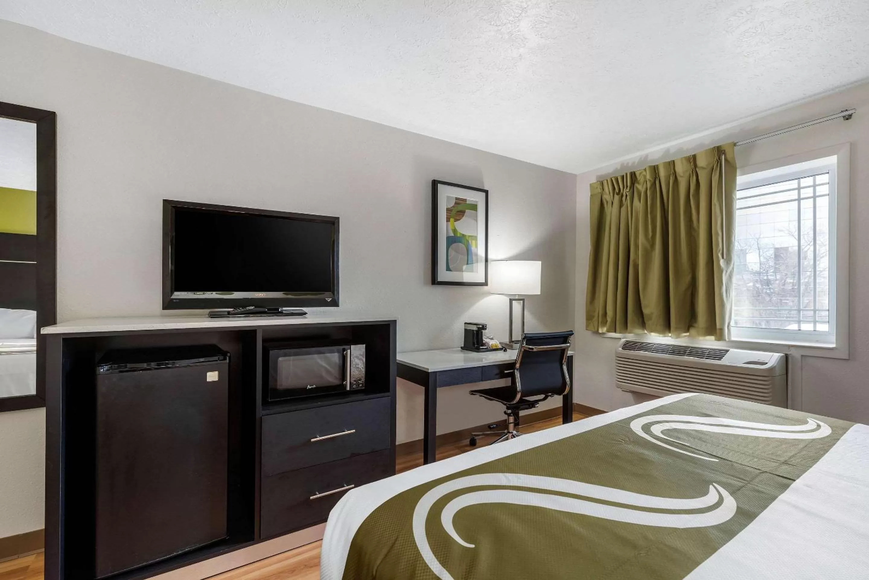 Photo of the whole room, Bed in Quality Inn