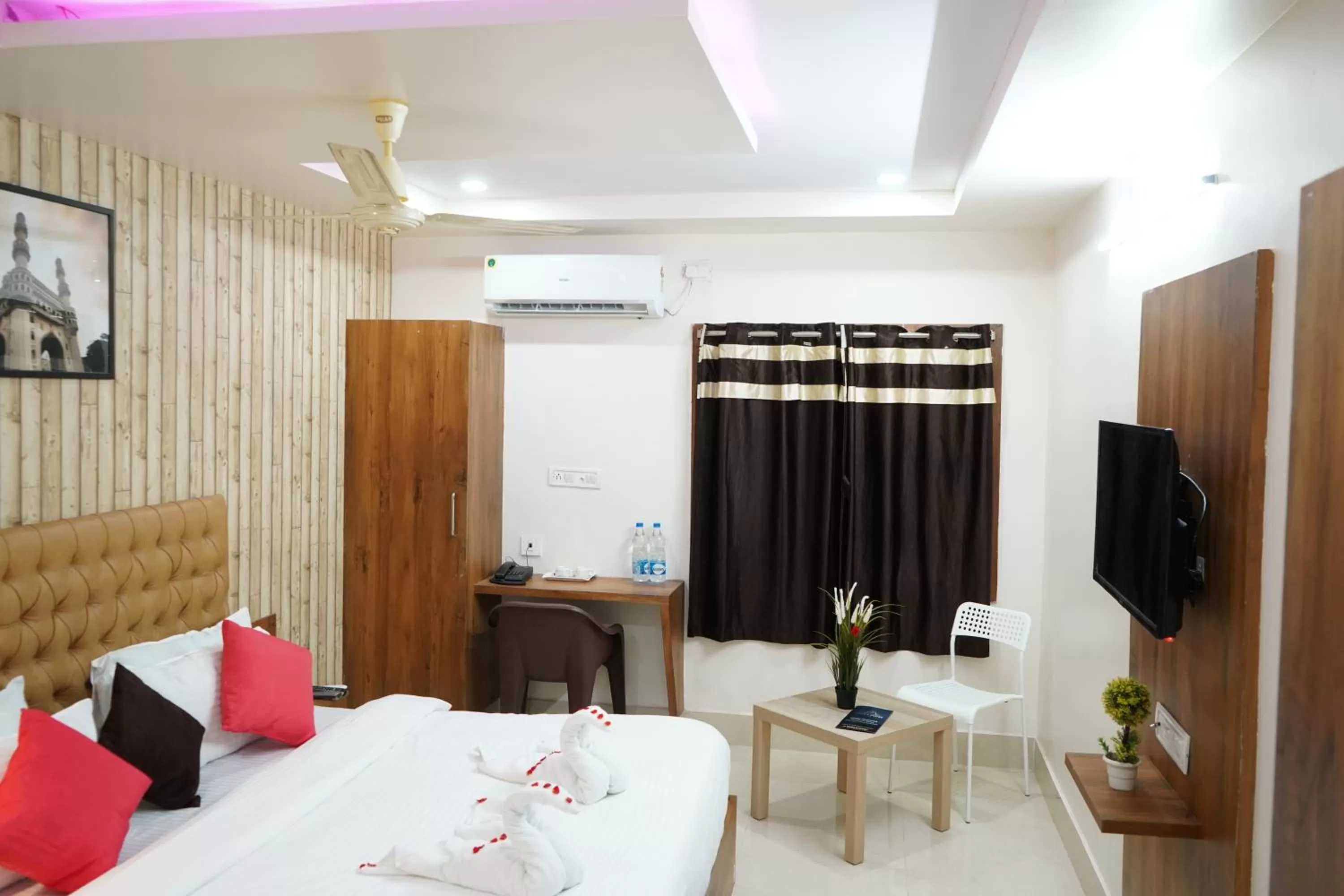 Bed in Homey Meadows - Beach Area