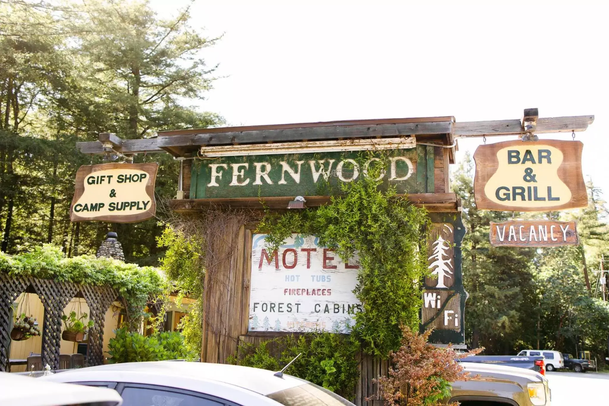 Property Logo/Sign in Fernwood Resort