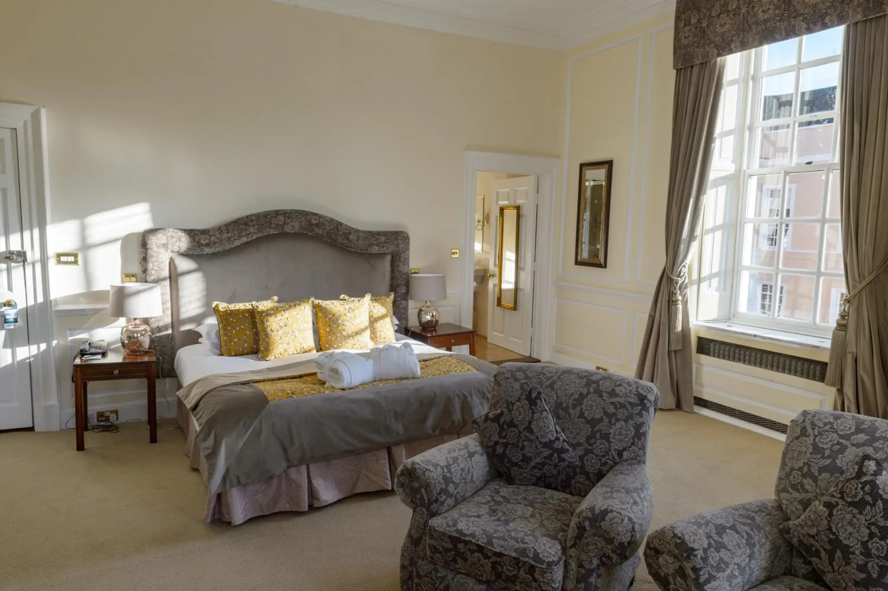 Photo of the whole room, Bed in Hintlesham Hall Hotel