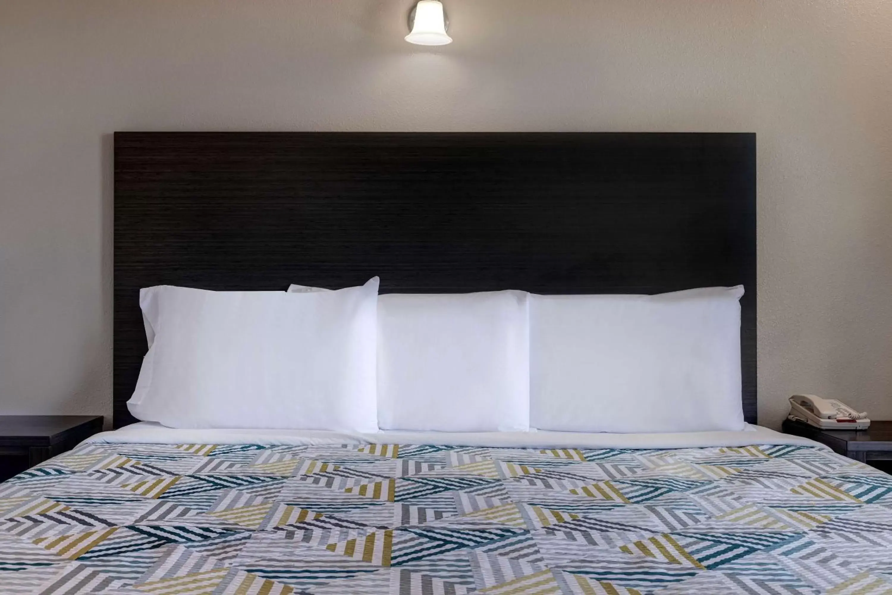 King Room - Disability Access in Crestview Inn King Room - Disability Access in Crestview Inn