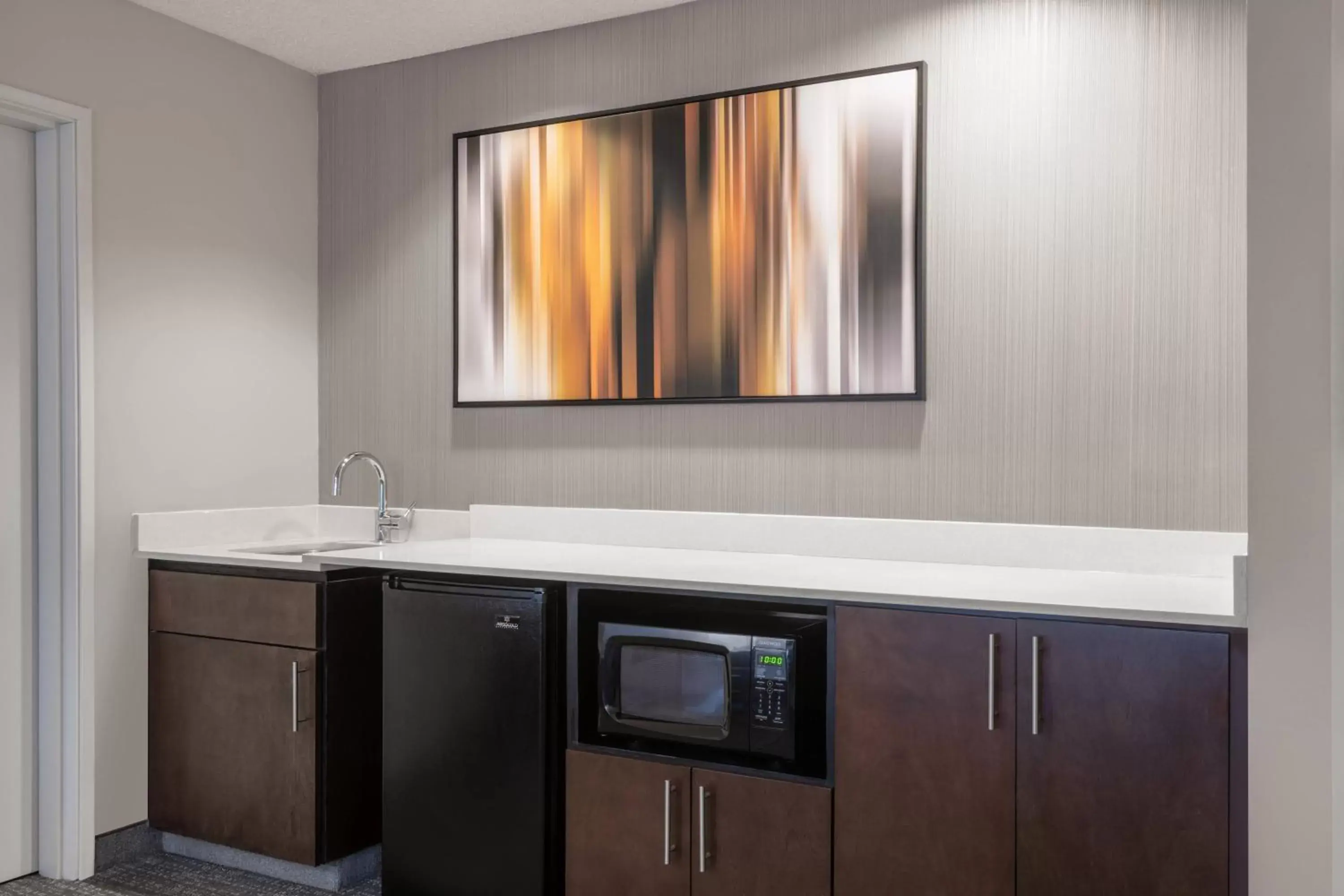 Photo of the whole room, Bathroom in Courtyard by Marriott Reno