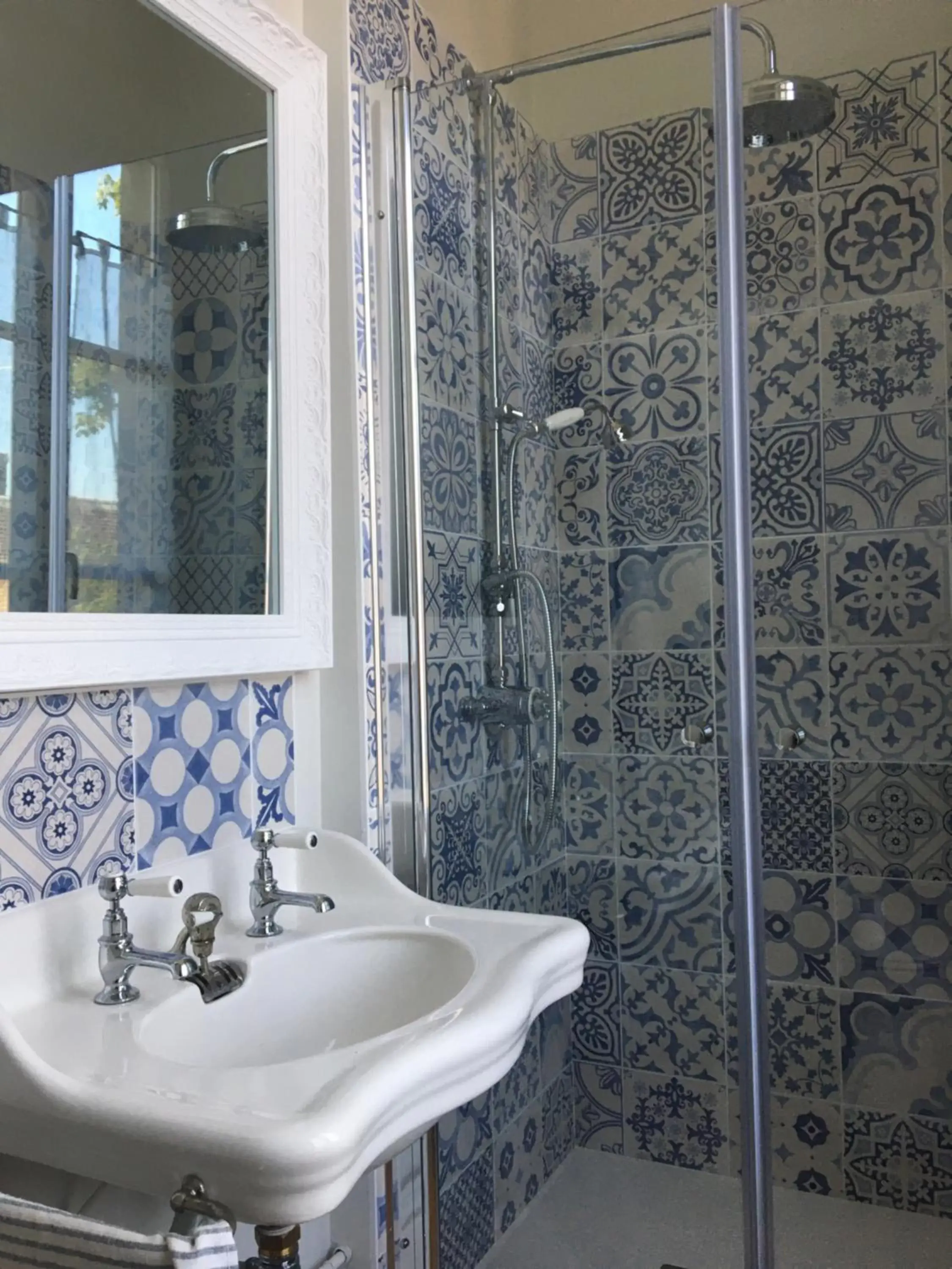 Bathroom in Château de Corcelle - Chambres et table d'hôtes